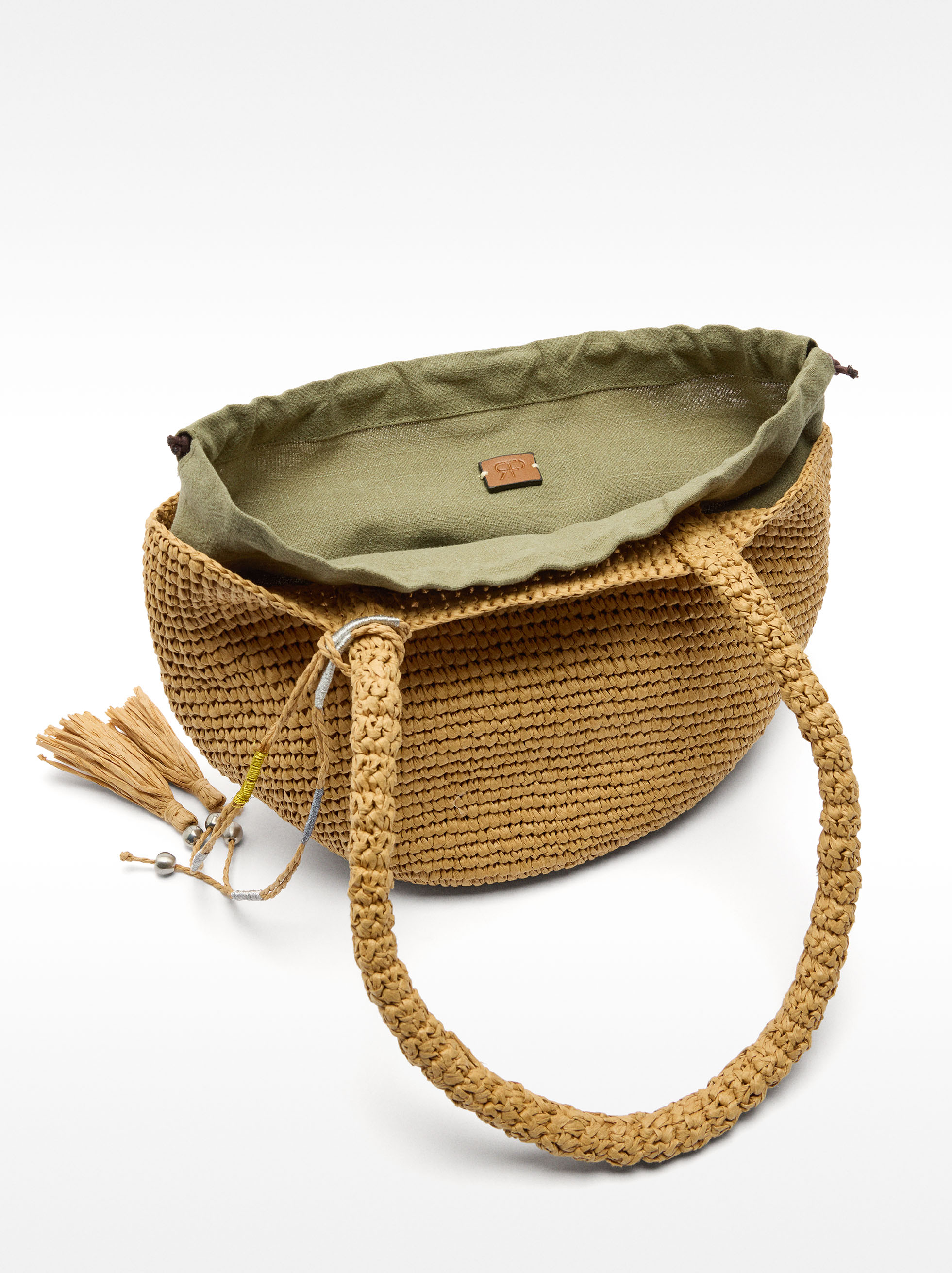 Straw-effect shoulder bag  image number 4.0