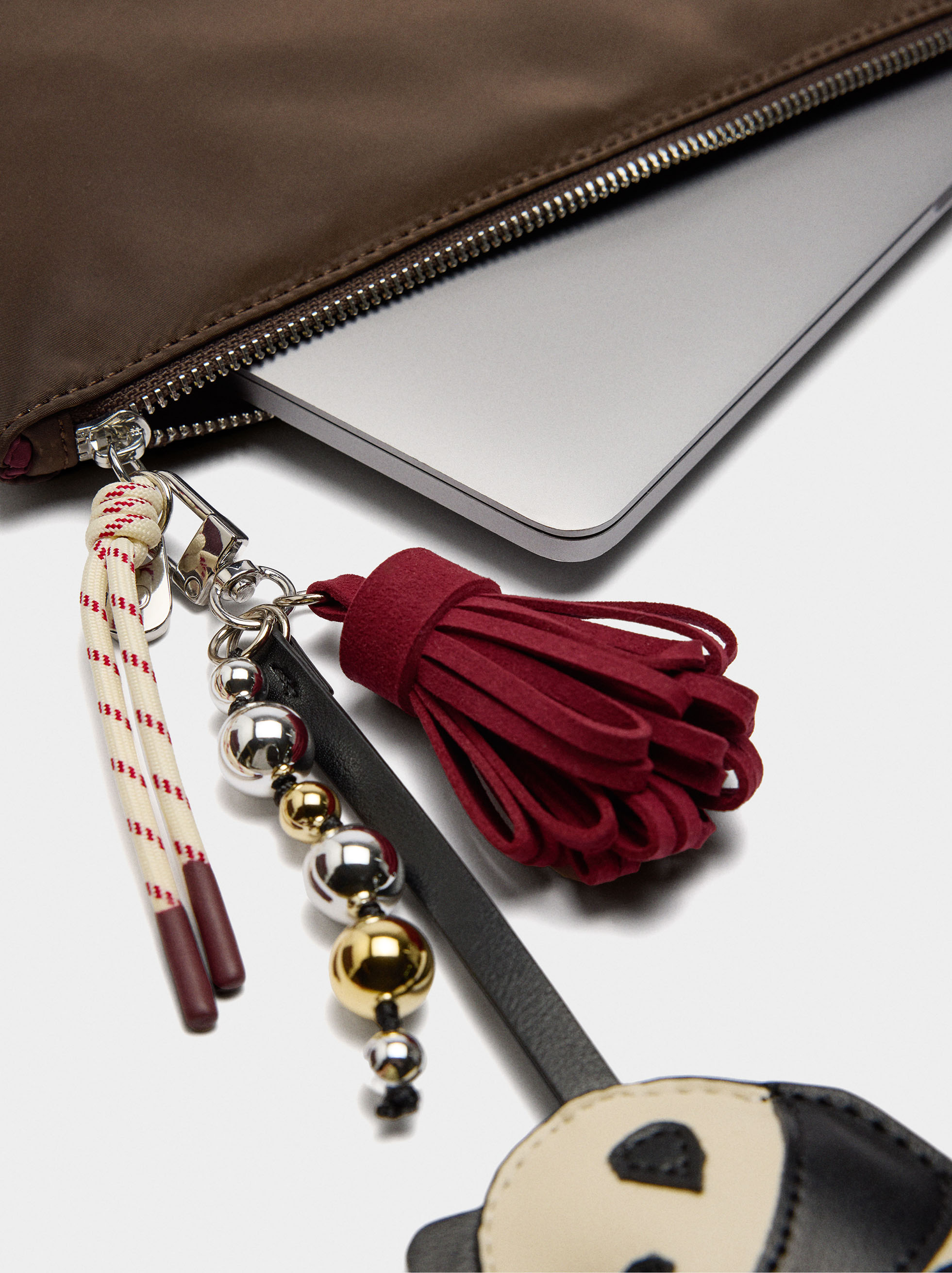 Nylon laptop cover with charm 13" image number 3.0