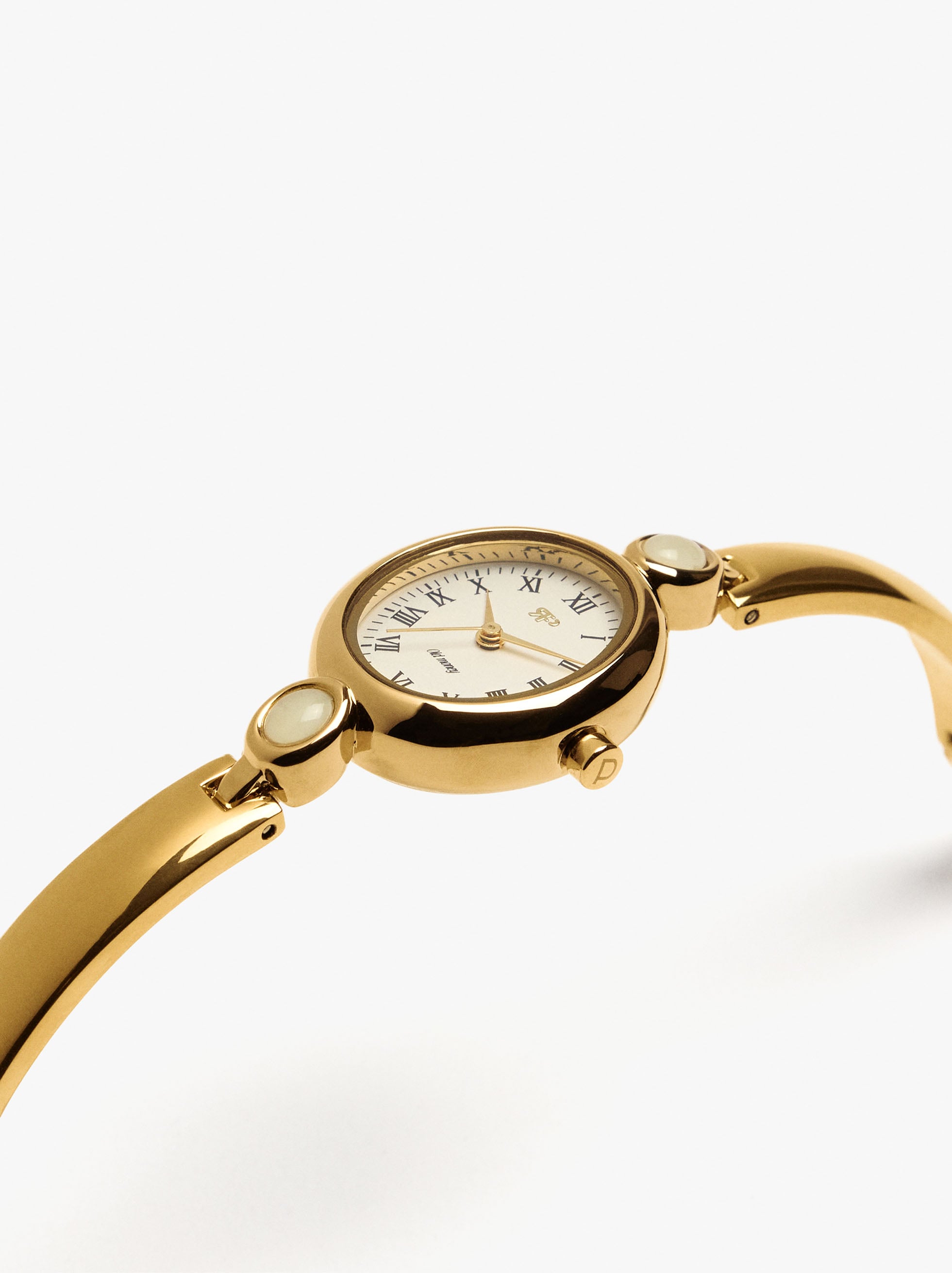 Reloj oval con pulsera de acero inoxidable image number 1.0