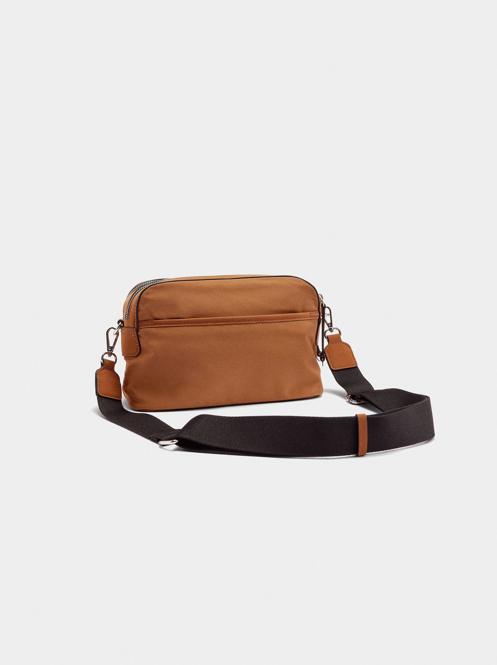 Bolso bandolera de nylon con solapa image number 3.0