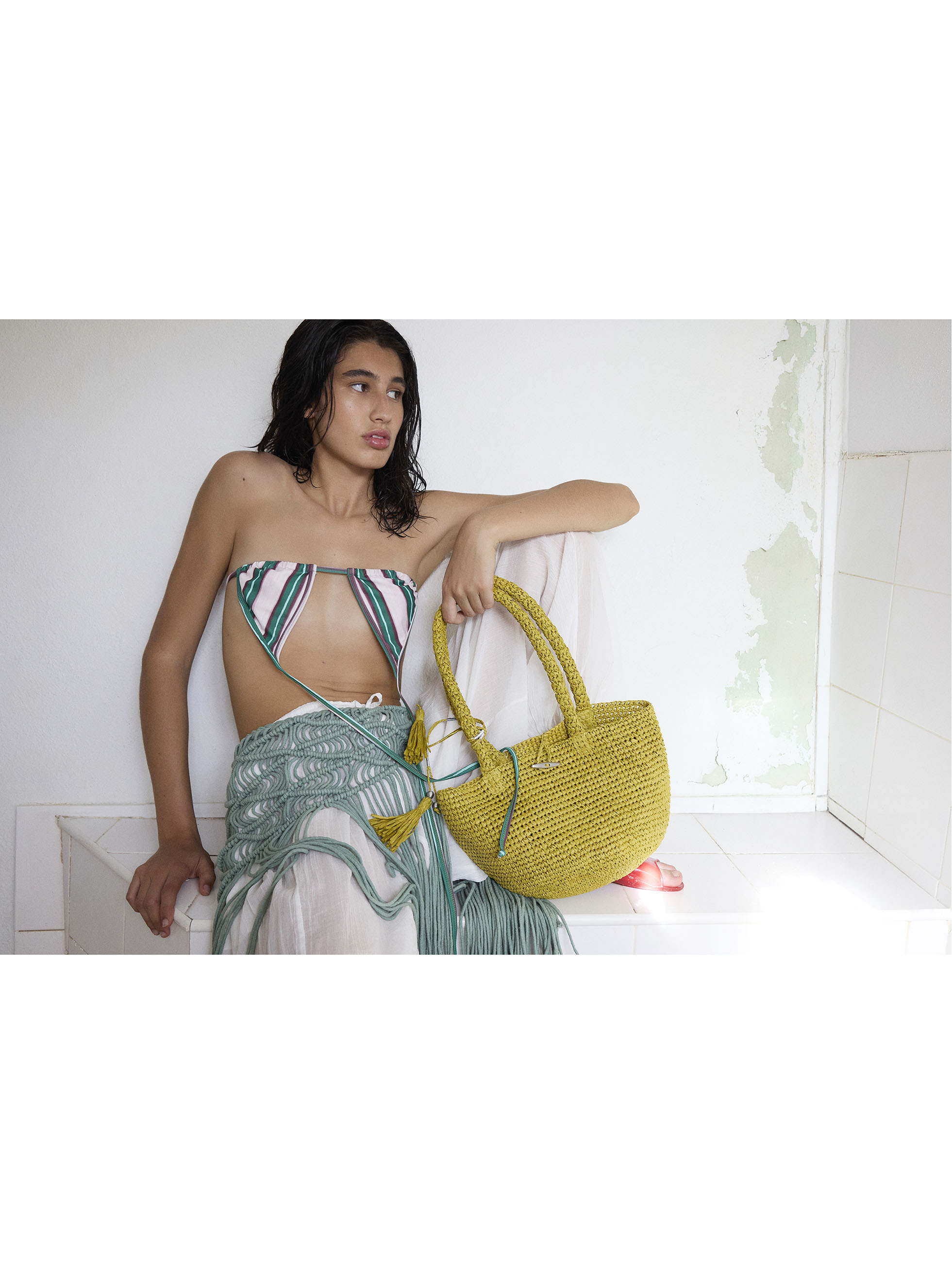 Straw-effect shoulder bag 