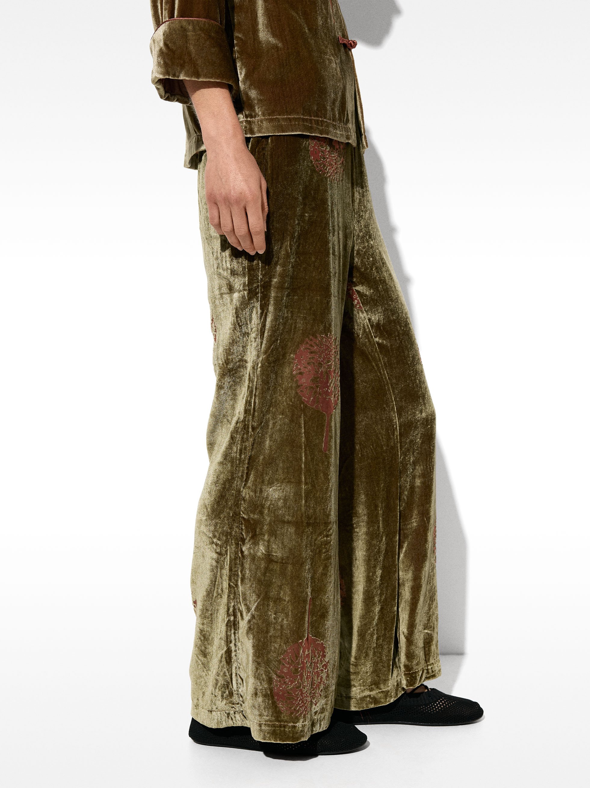 Velvet pants with elastic waistband image number 2.0