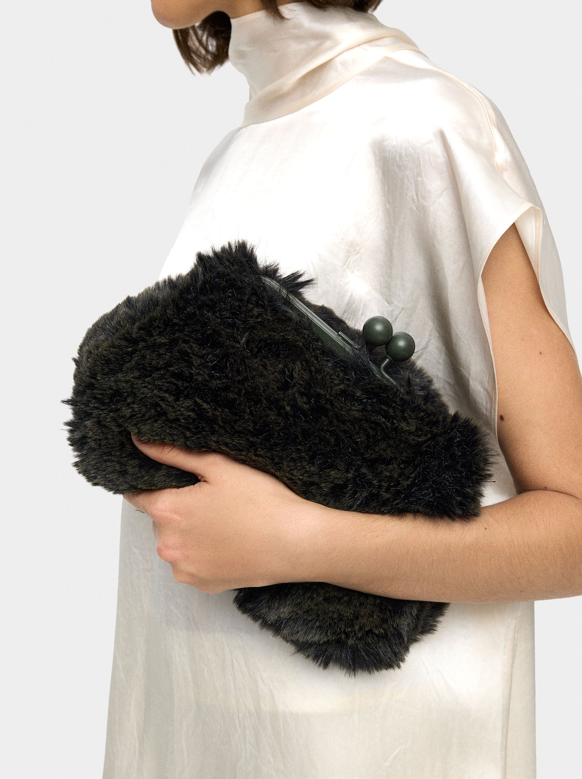 Bag with chain strap effect image number 1.0