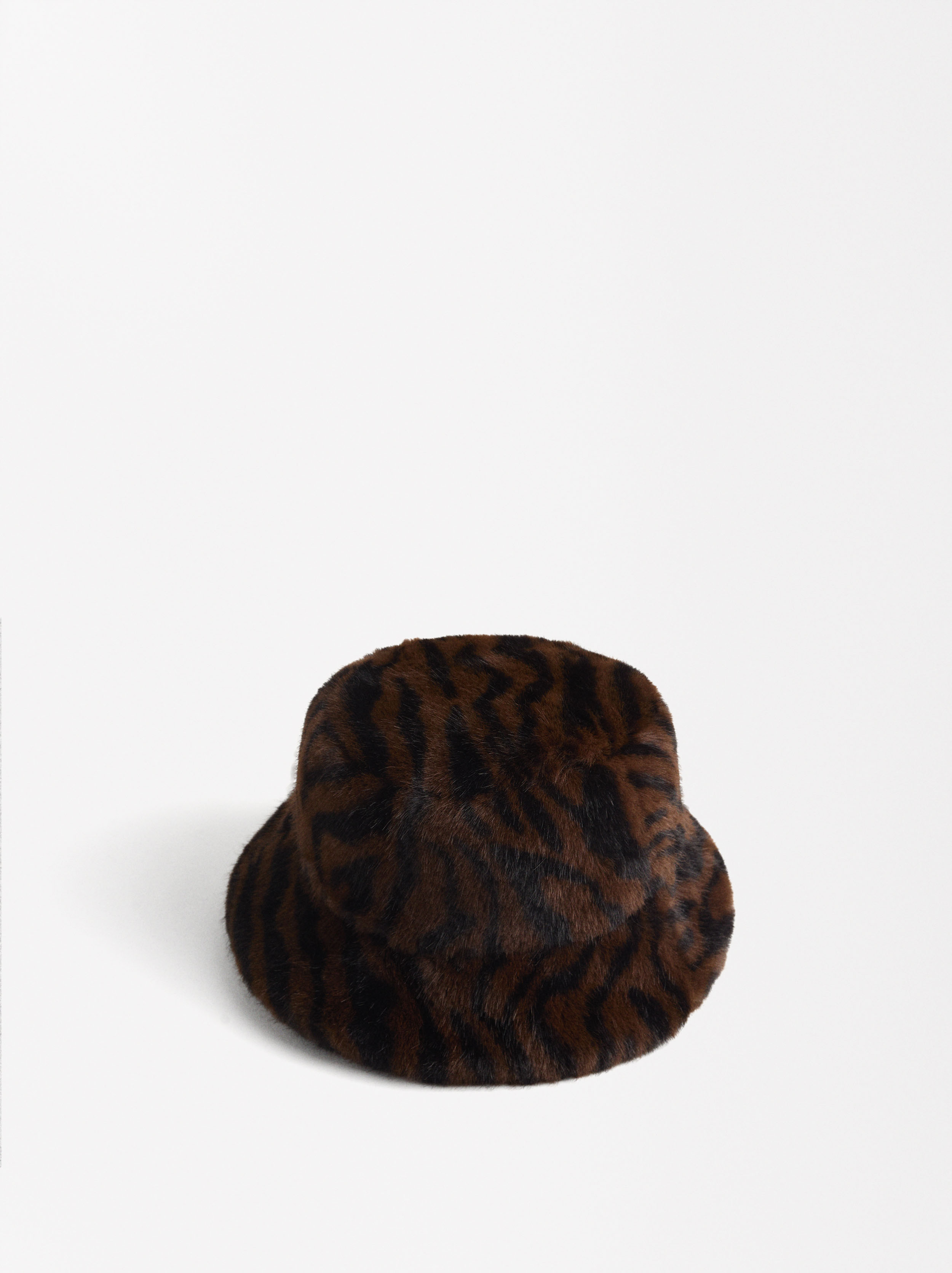 Cappellino bucket in pelliccia sintetica image number 2.0