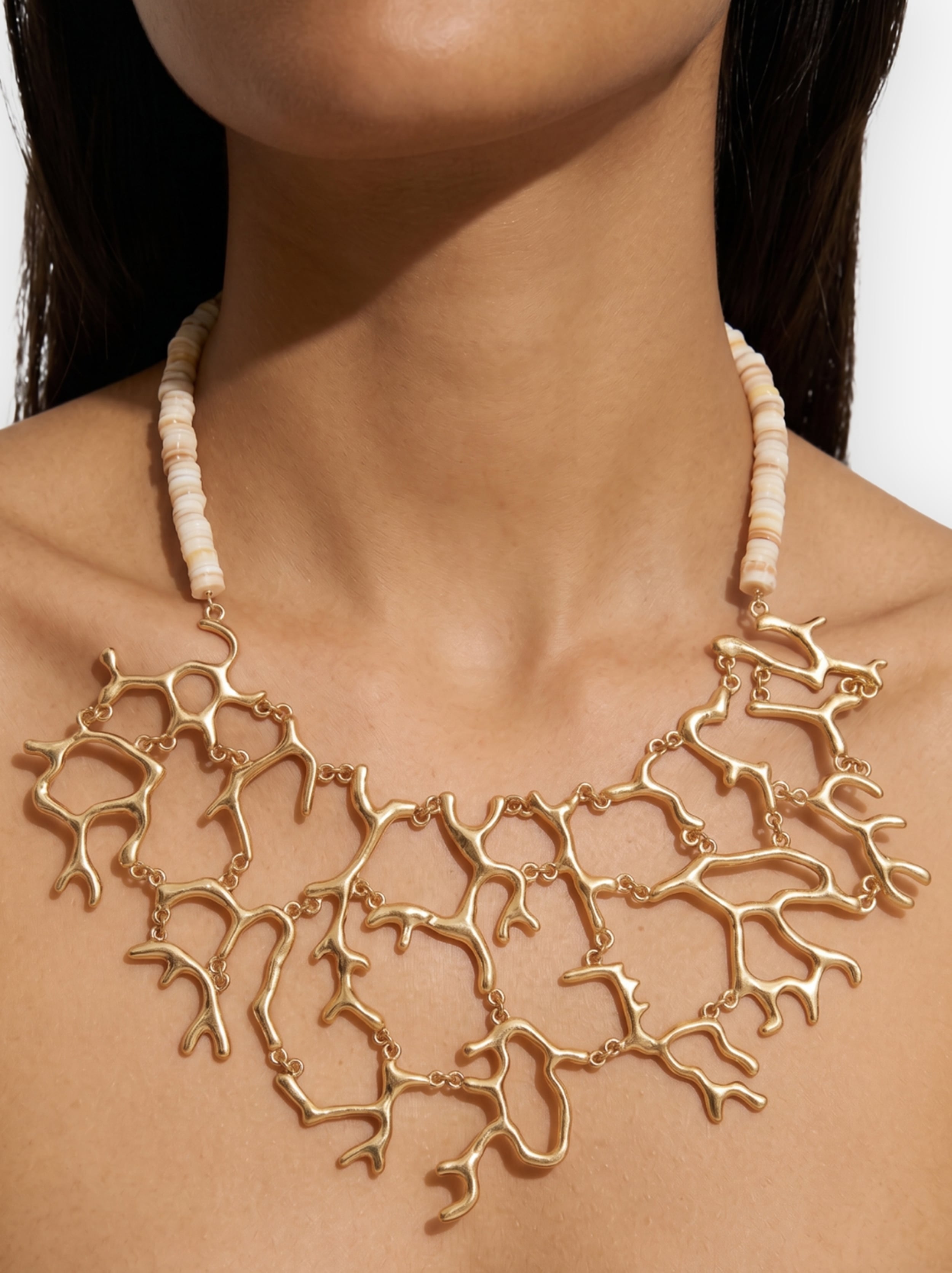 Collar con conchas y efecto corales image number 1.0