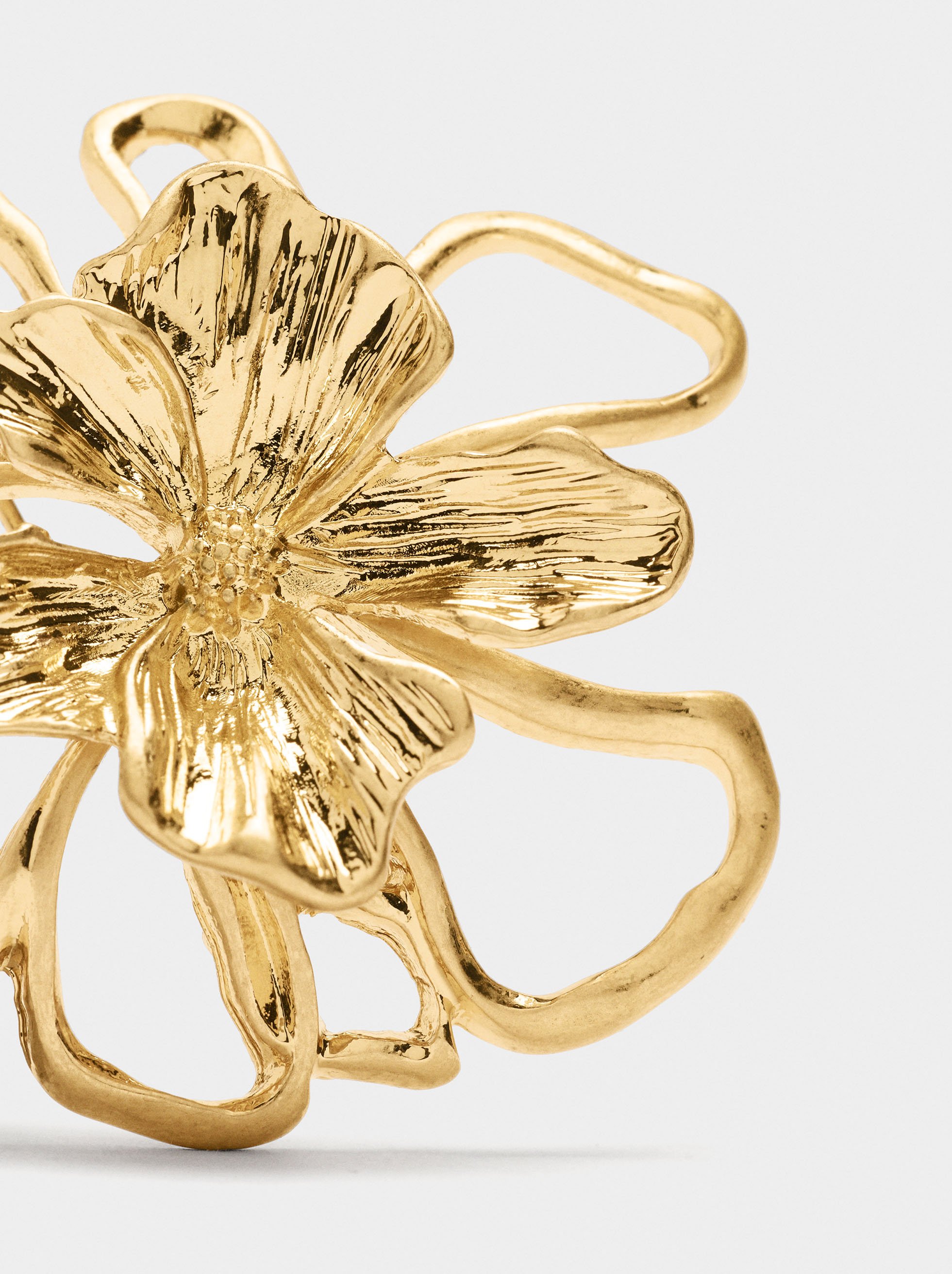 Flower brooch image number 1.0