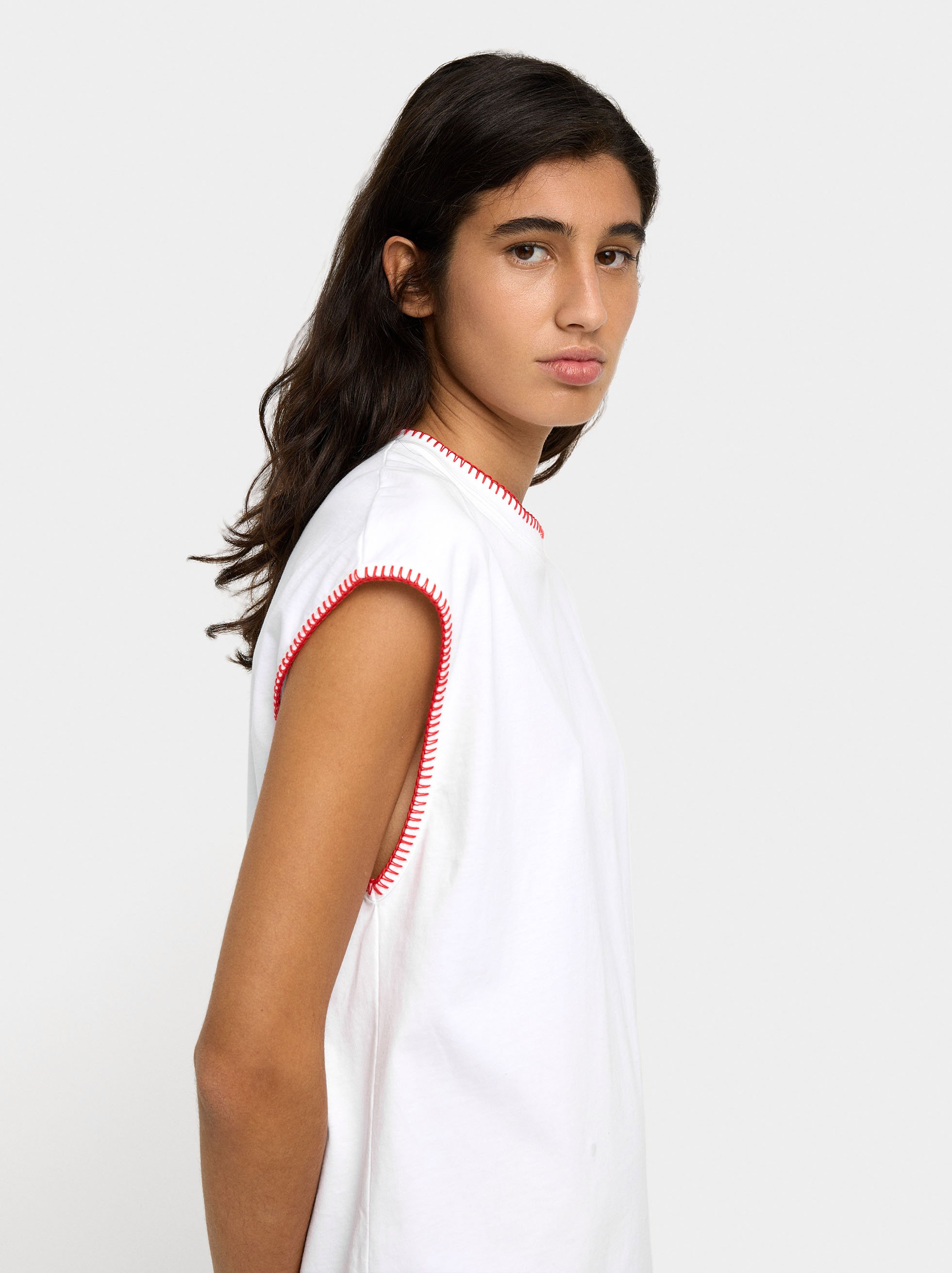 100% Cotton t-shirt with marked edges image number 1.0