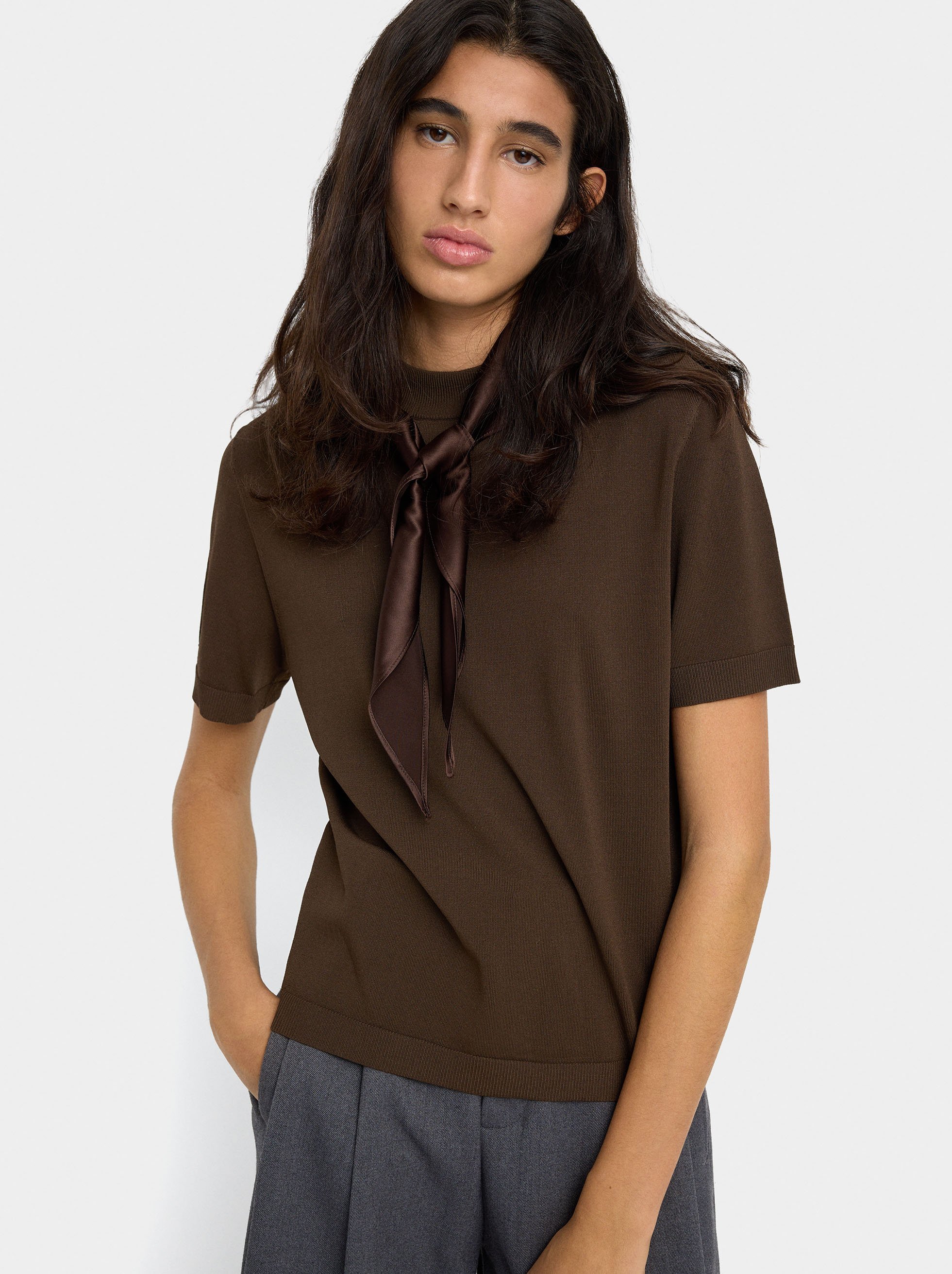 Knitted sweater with scarf image number 0.0