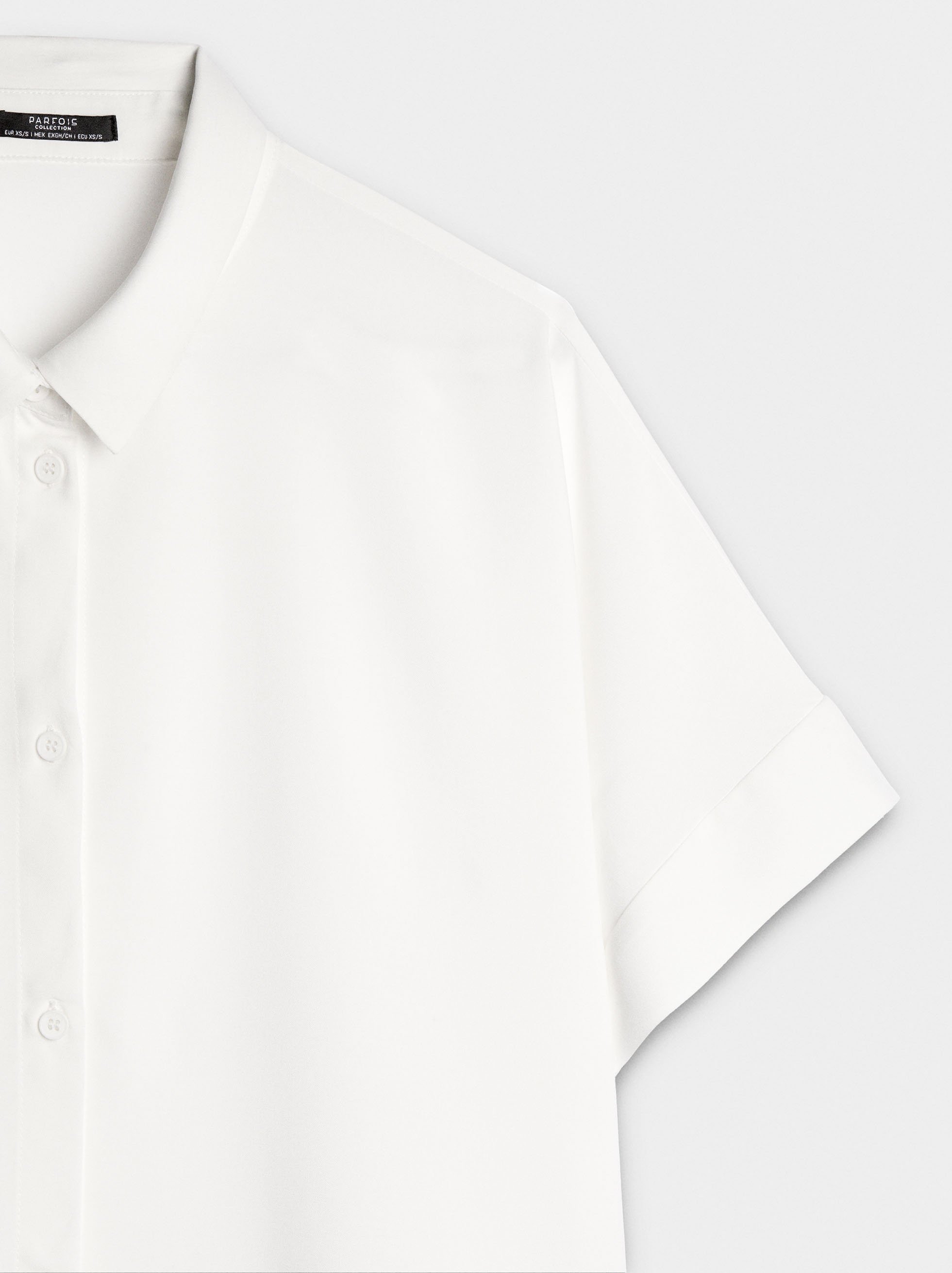 Short-sleeved shirt with buttons image number 5.0
