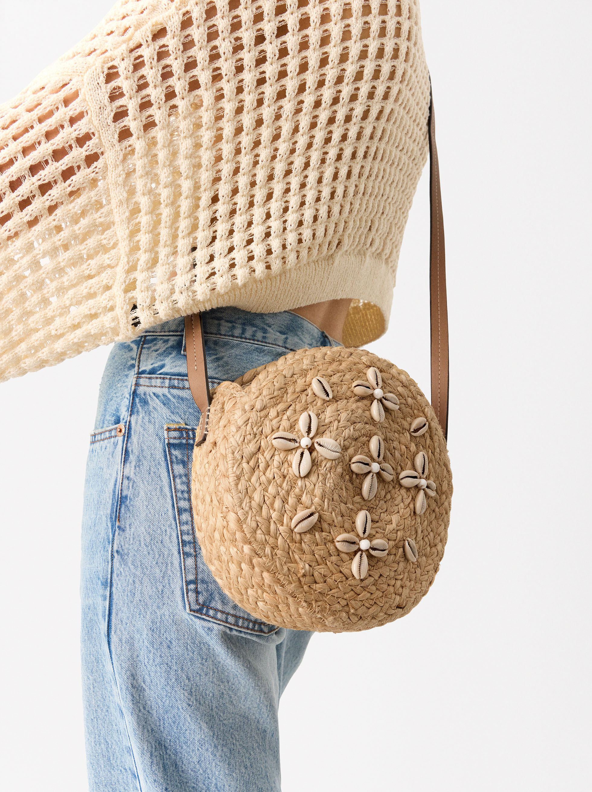 Straw-Effect Crossbody Bag With Shell image number 0.0