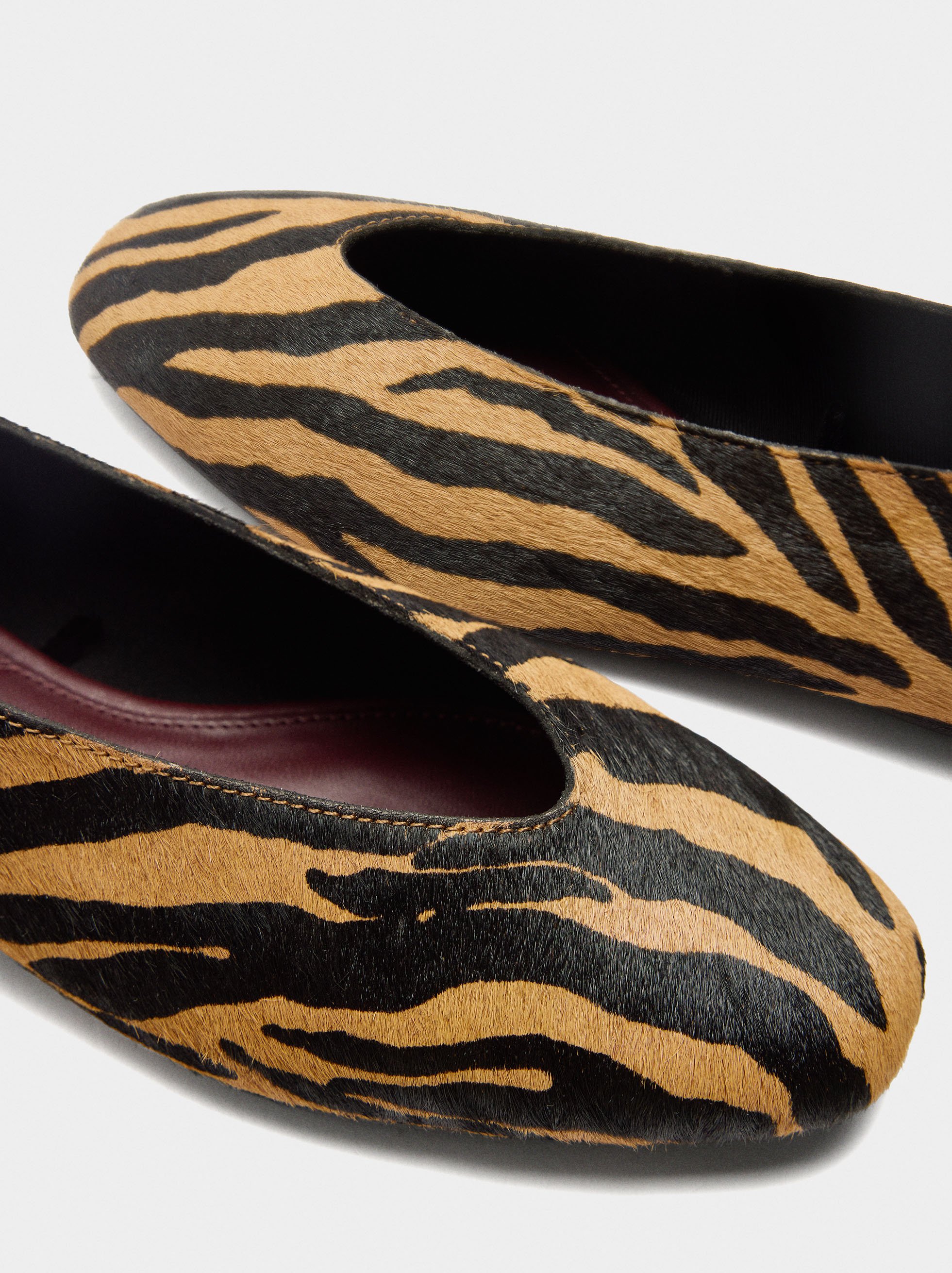 Animal print leather ballet flats image number 4.0