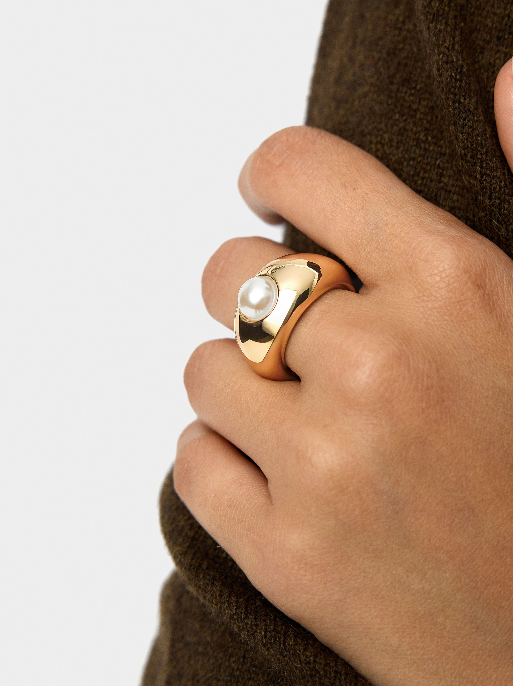 Ring with pearl image number 1.0