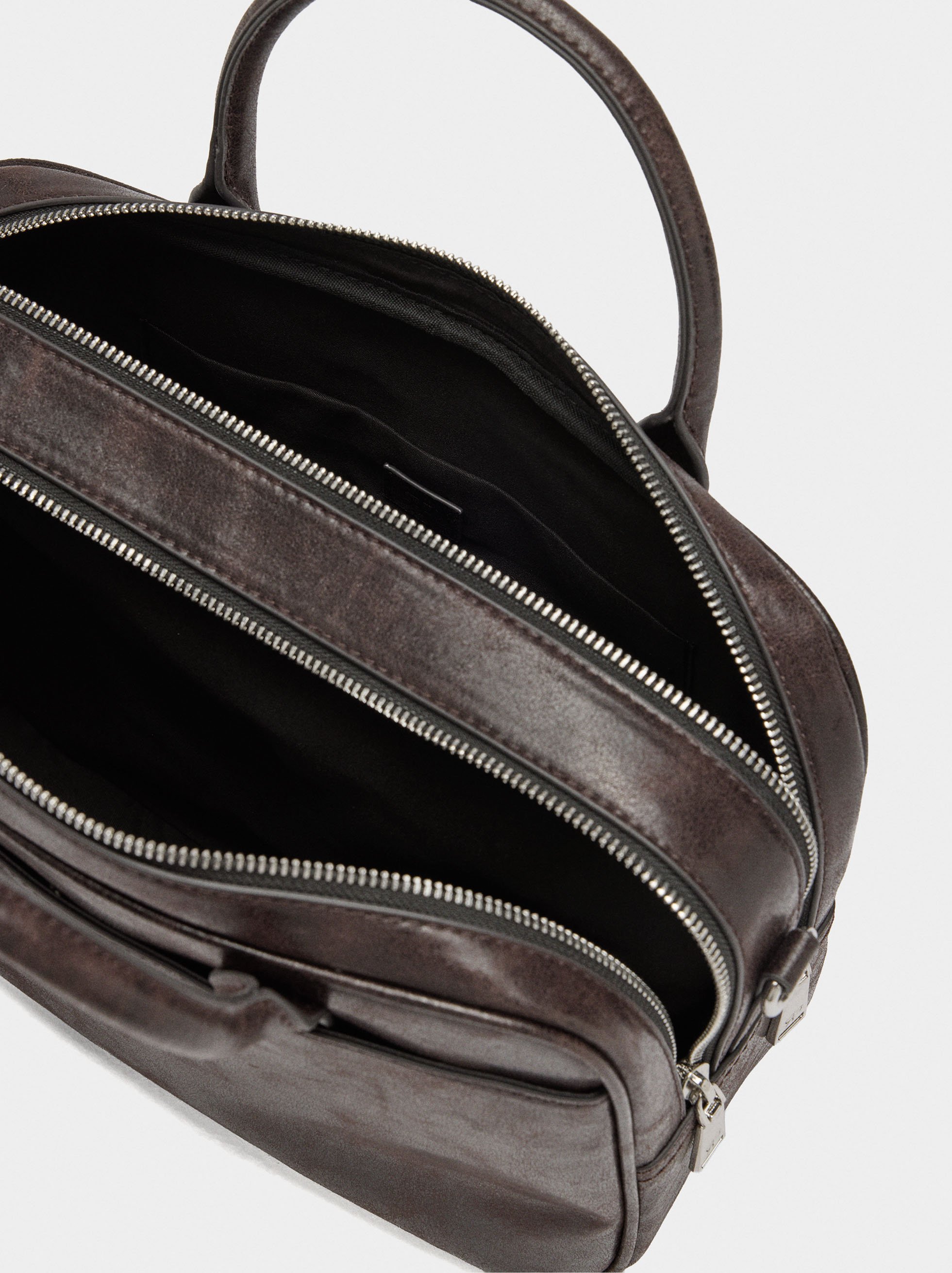 Bowling bag with aged effect image number 3.0