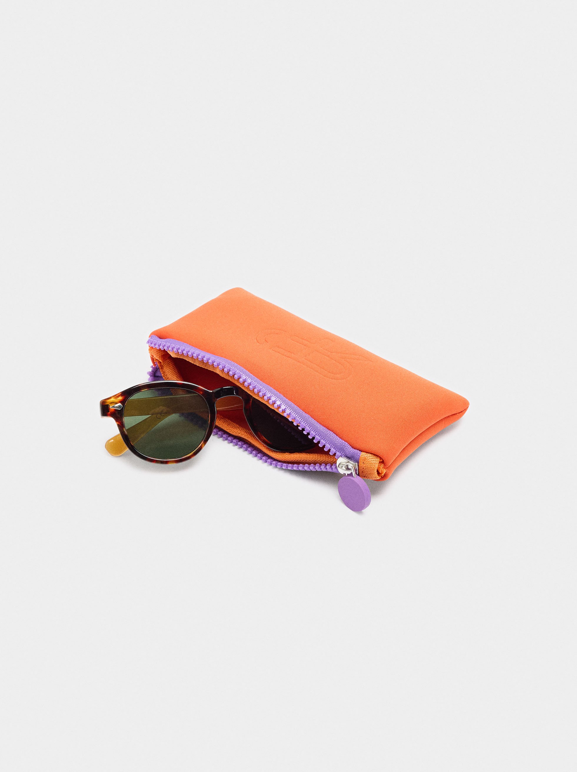 Round sunglasses image number 3.0