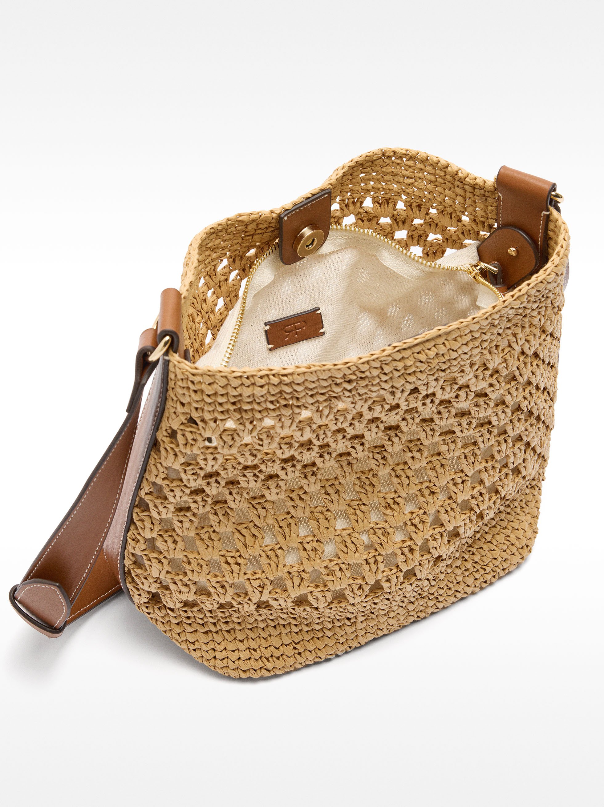 Straw-effect shoulder bag  image number 4.0