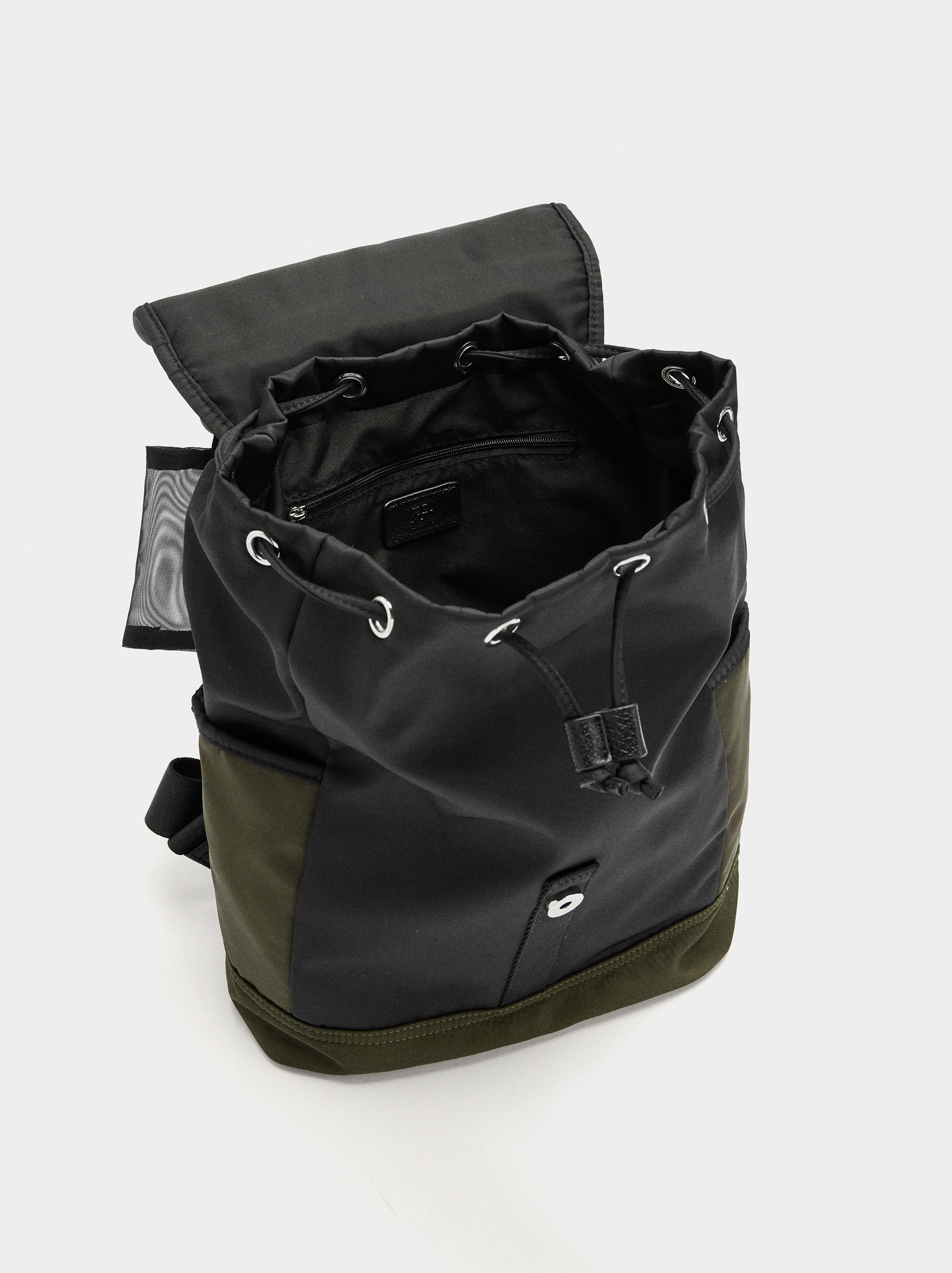 Sac à dos color block en nylon image number 4.0