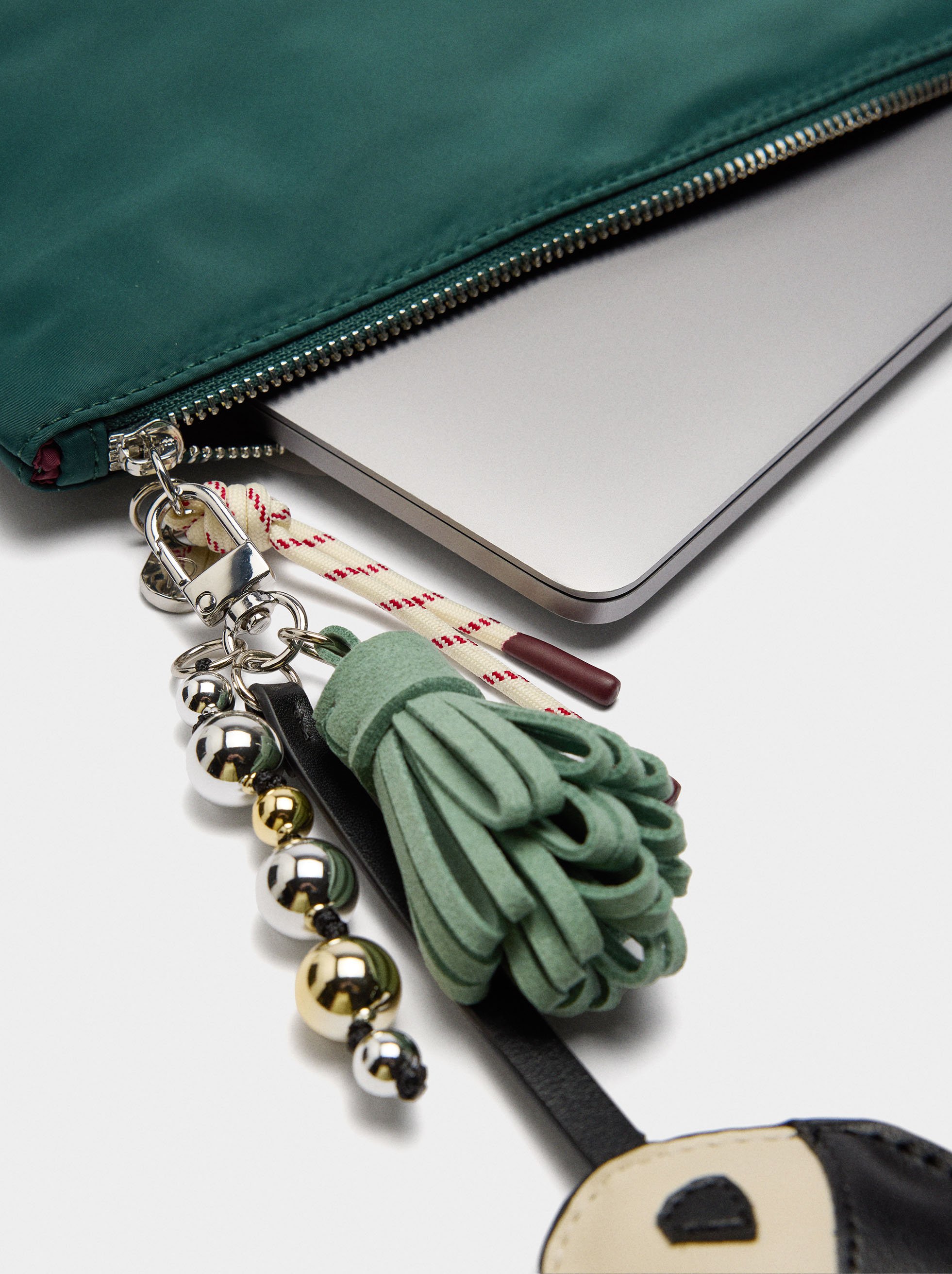 Nylon laptop cover with charm 13" image number 3.0