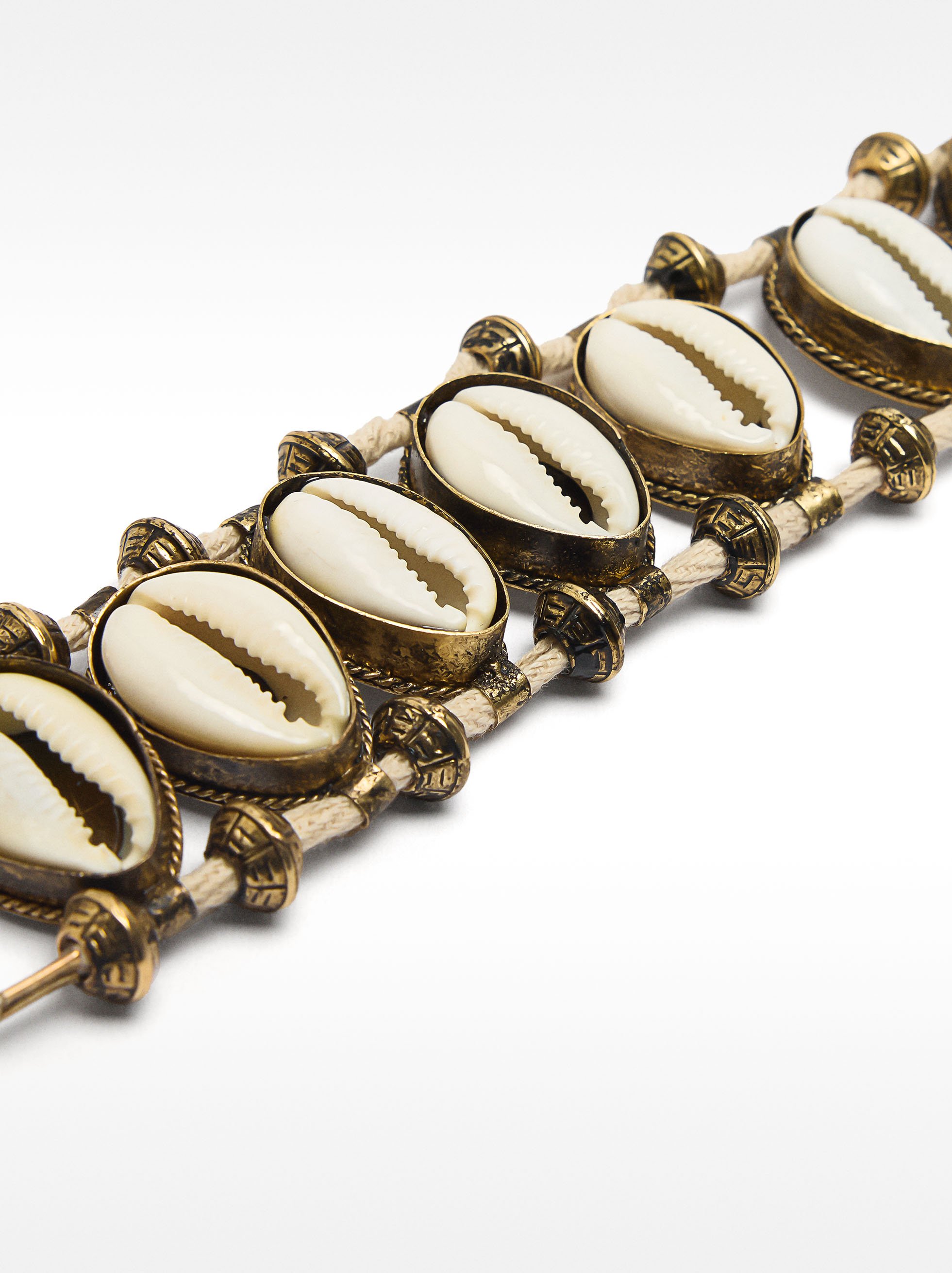 Choker with shells image number 2.0