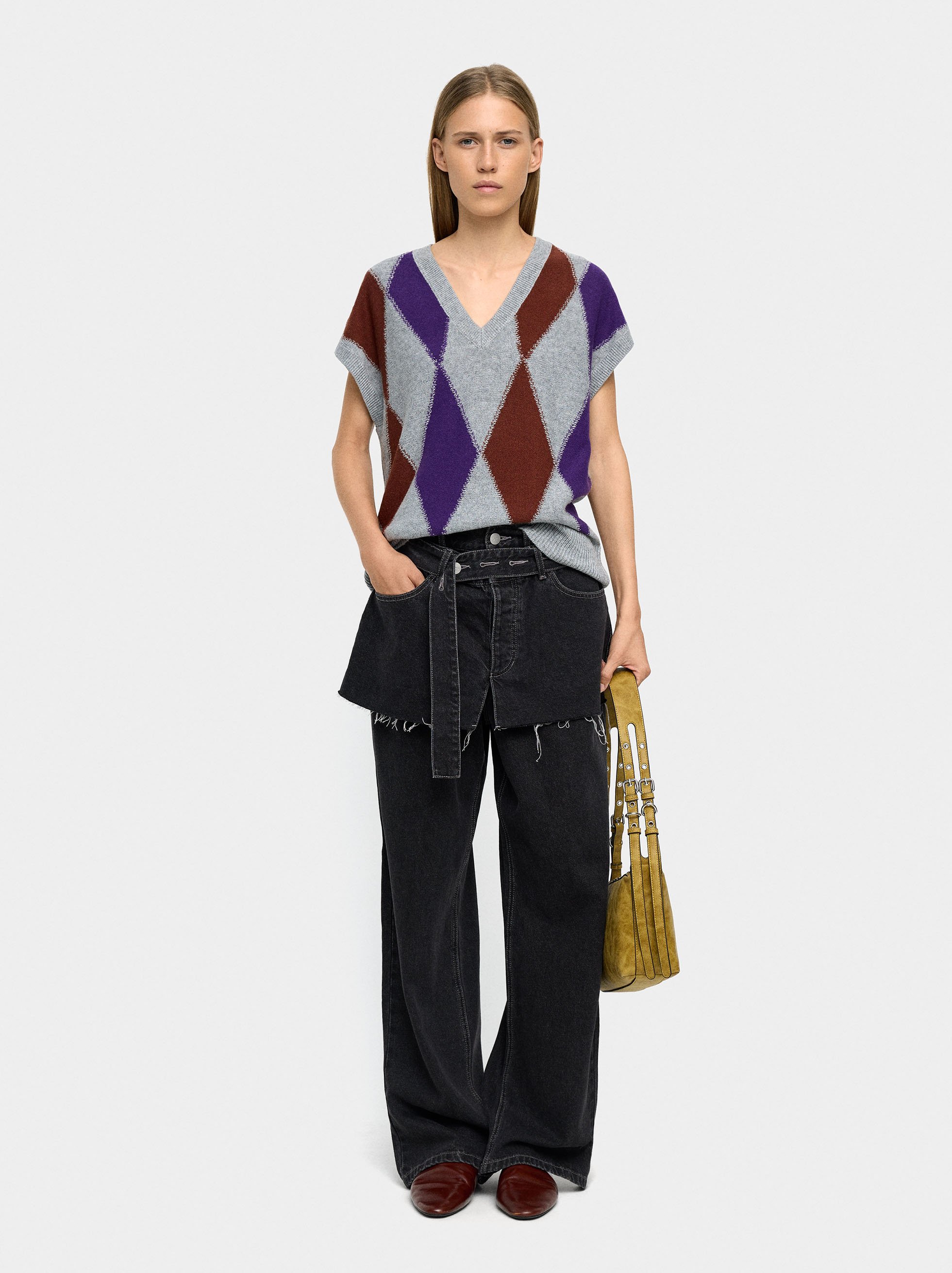 Argyle knit vest image number 0.0