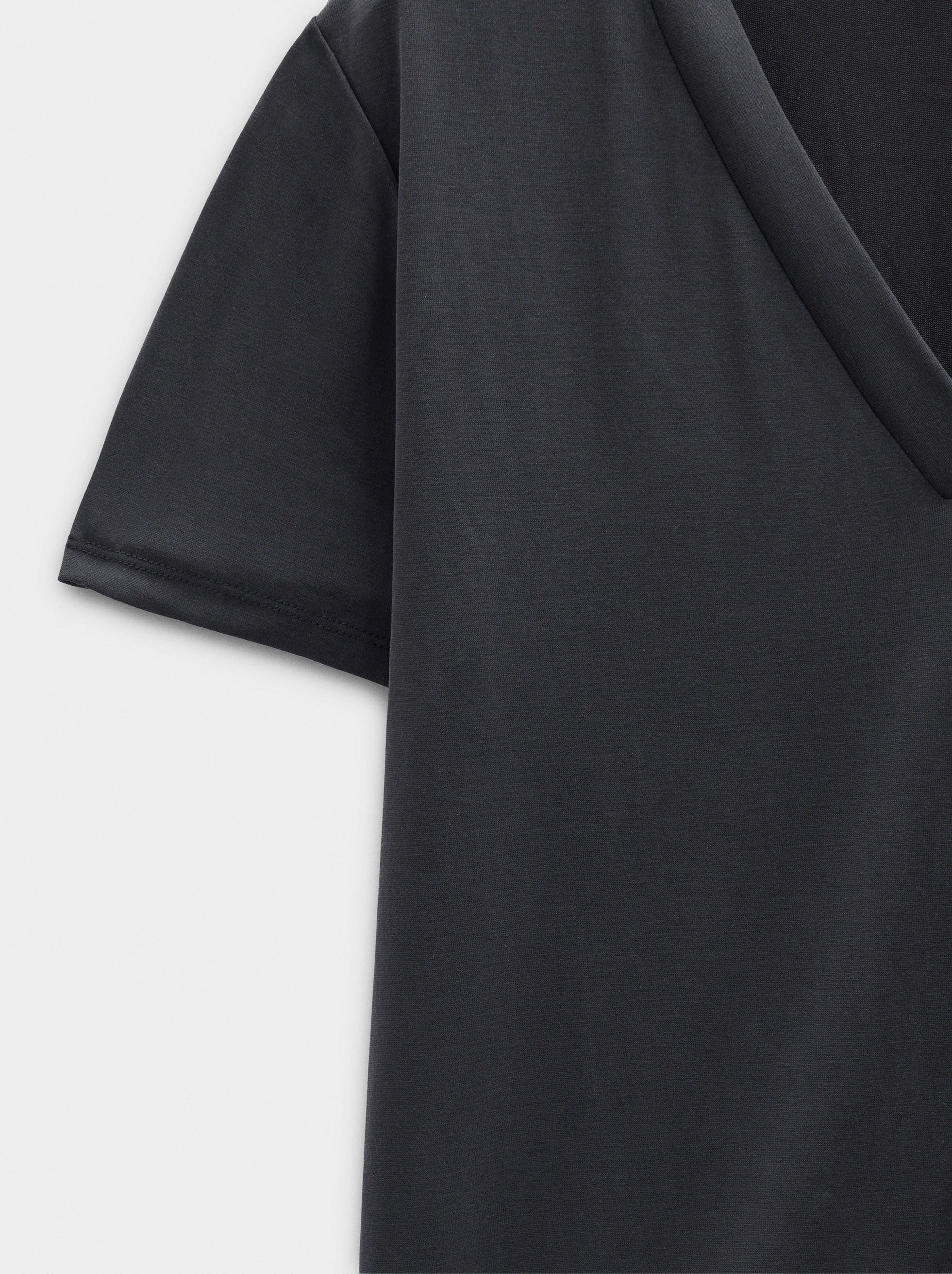 V-neck basic T-shirt image number 5.0