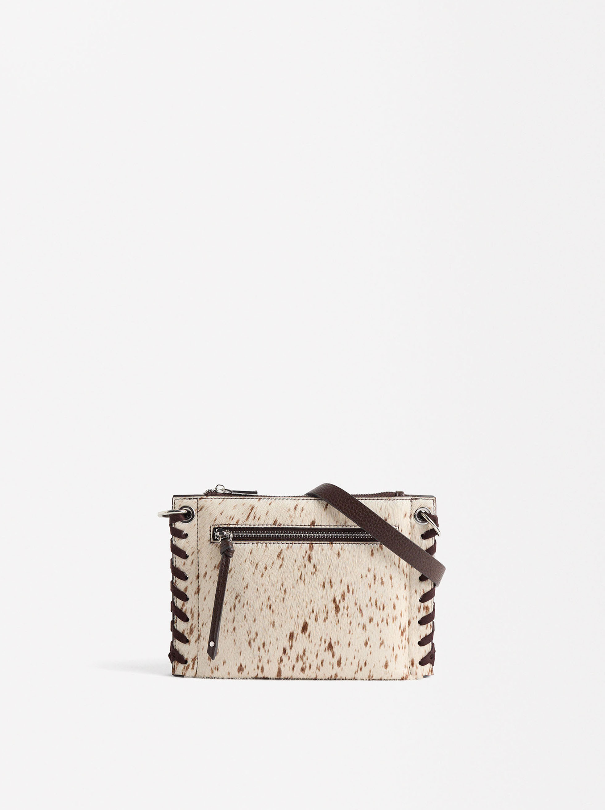 Bolso bandolera de piel con bolsillo exterior image number 0.0
