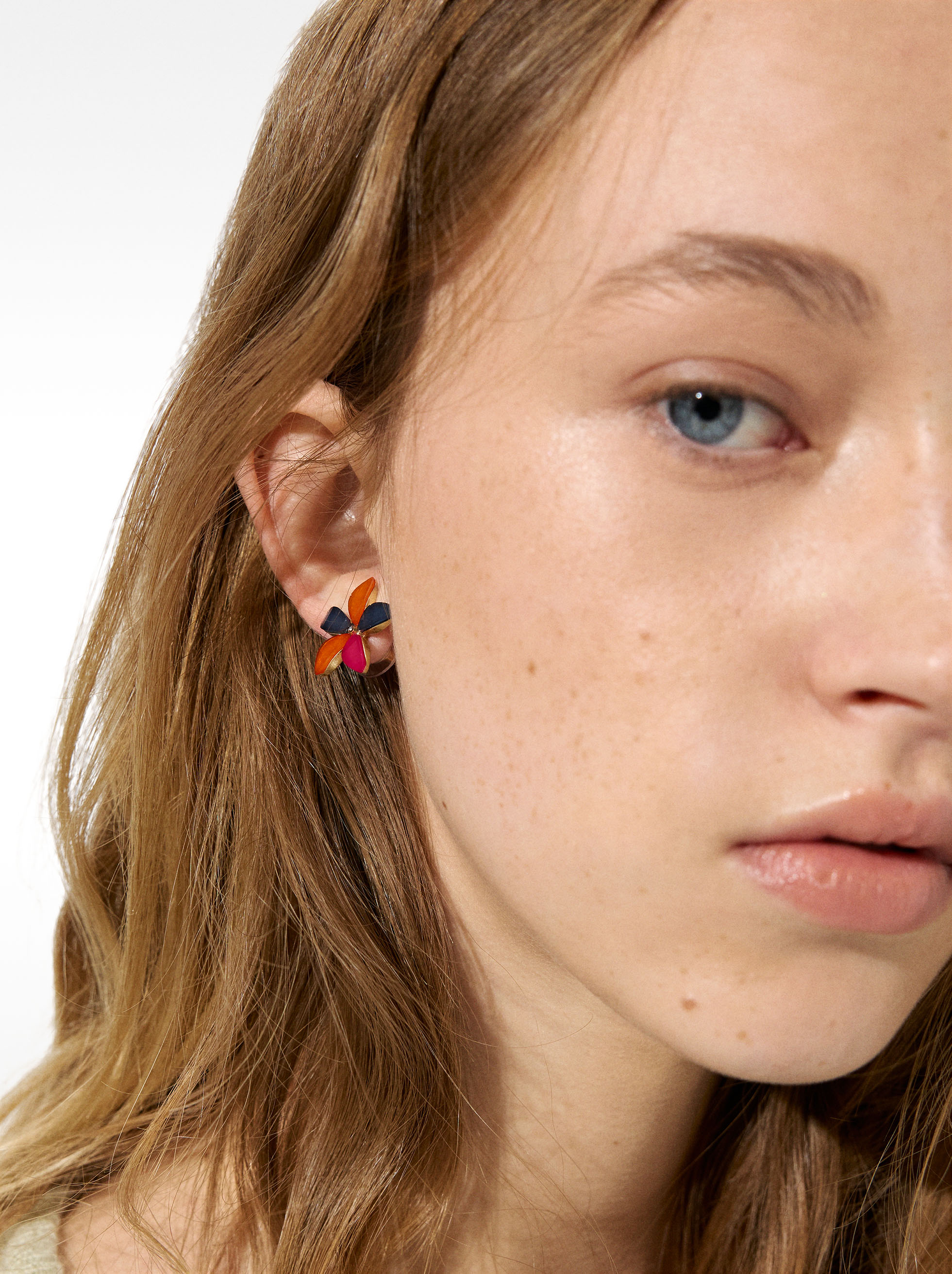 Pendientes flor con resina image number 1.0