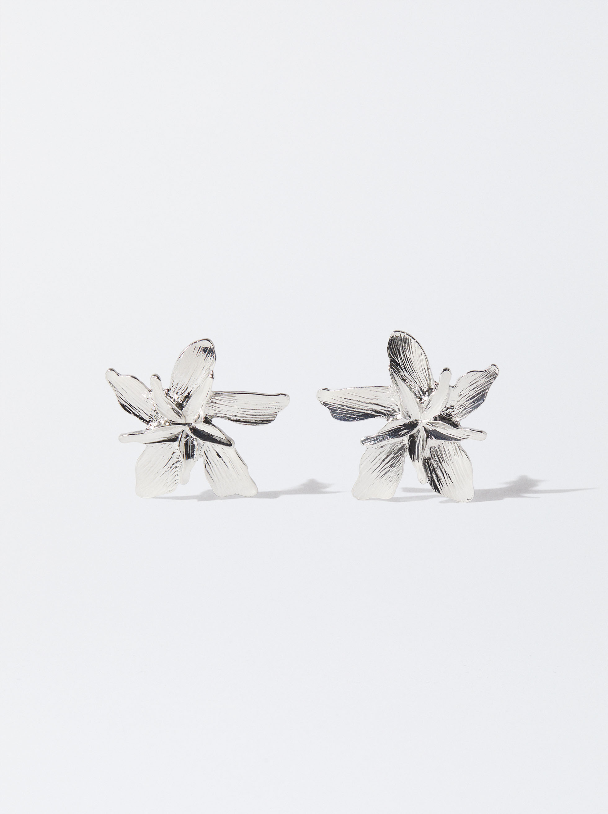 Silver Flower Earrings image number 0.0