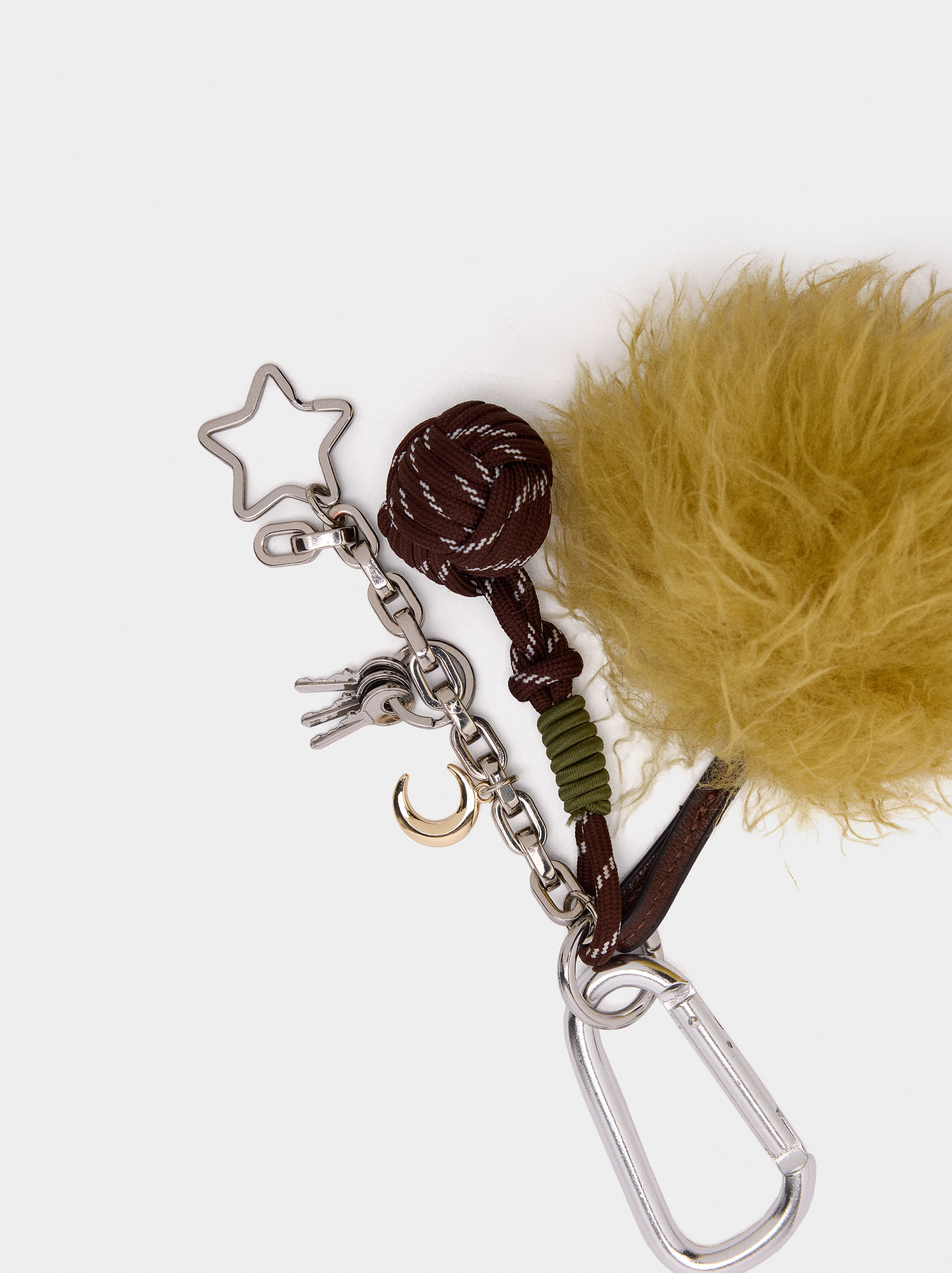Keychain charm with pompom and star  image number 1.0