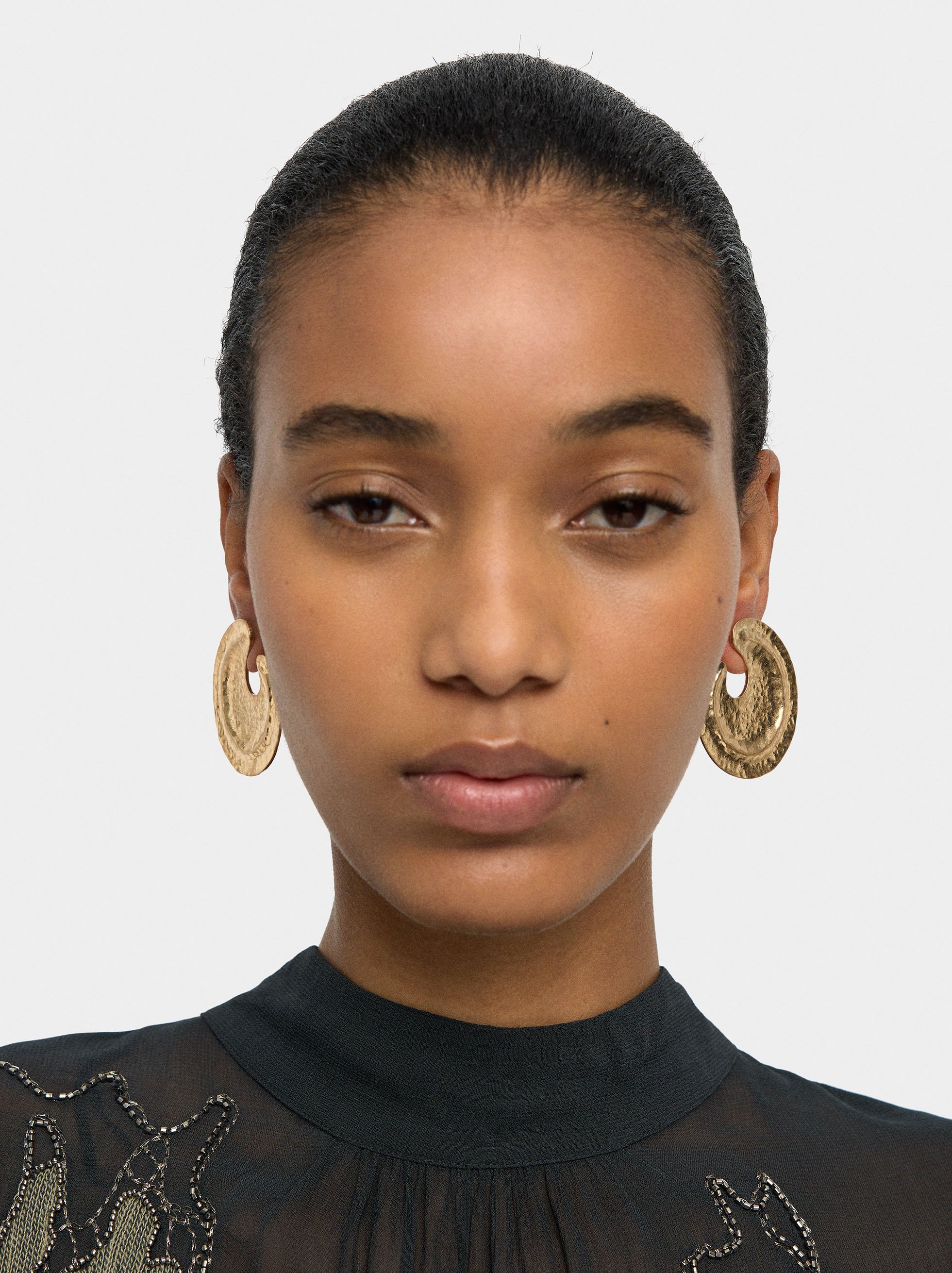 Pendientes maxi redondos con relieve image number 1.0