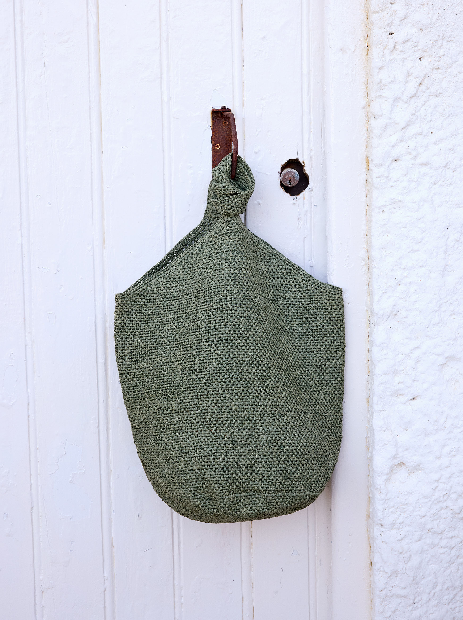 Straw-effect shoulder bag with side detail