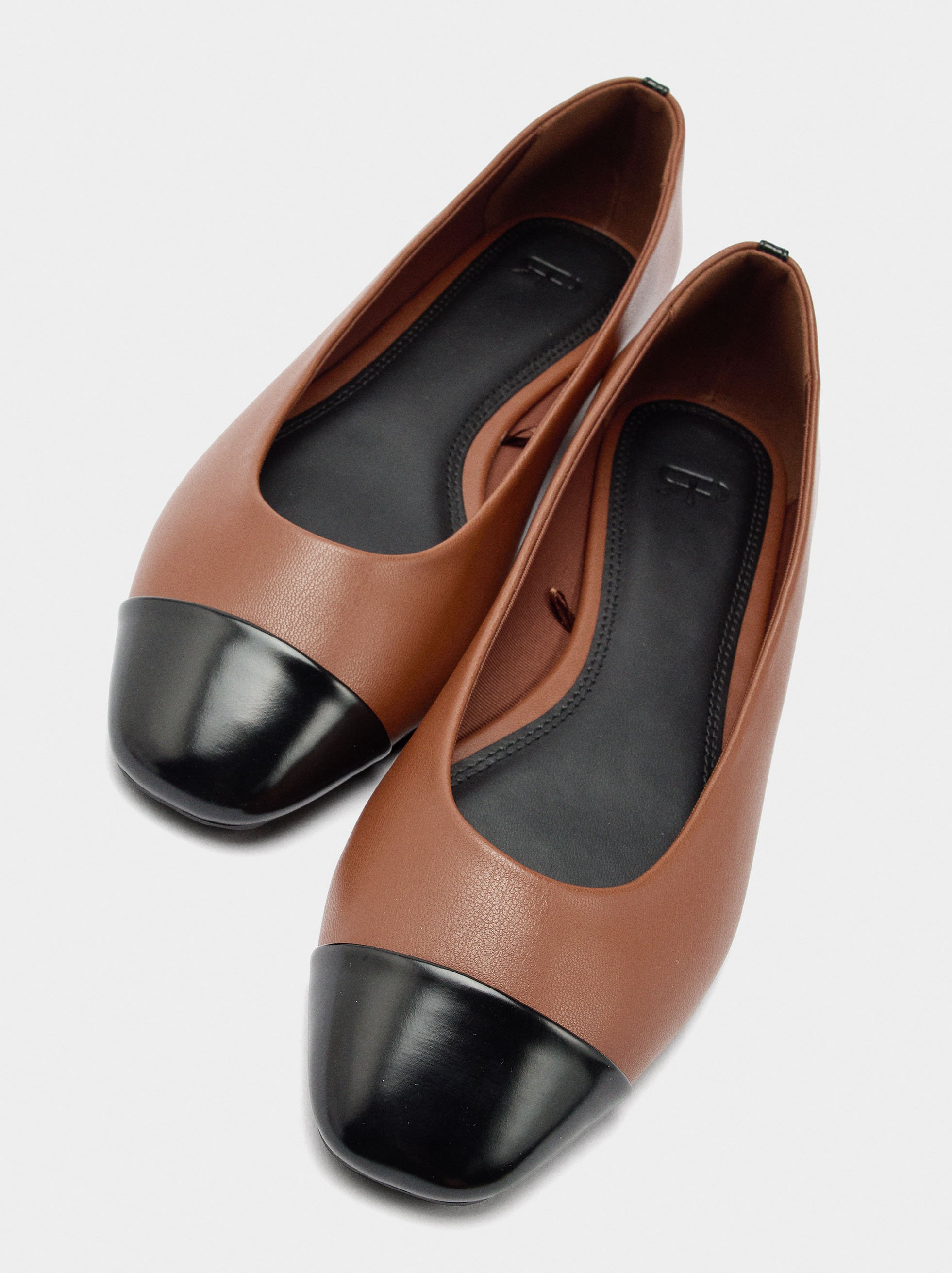 Contrast ballet flats  image number 4.0