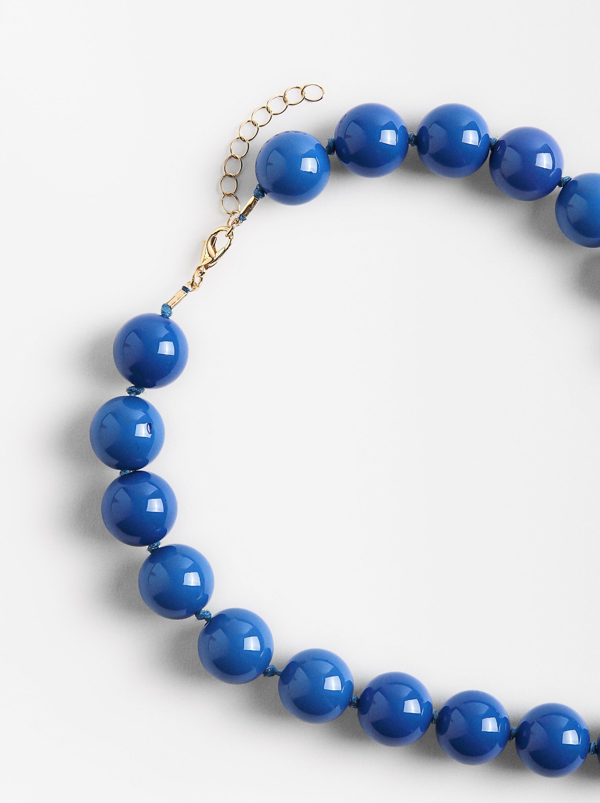 Single-color bead necklace image number 2.0