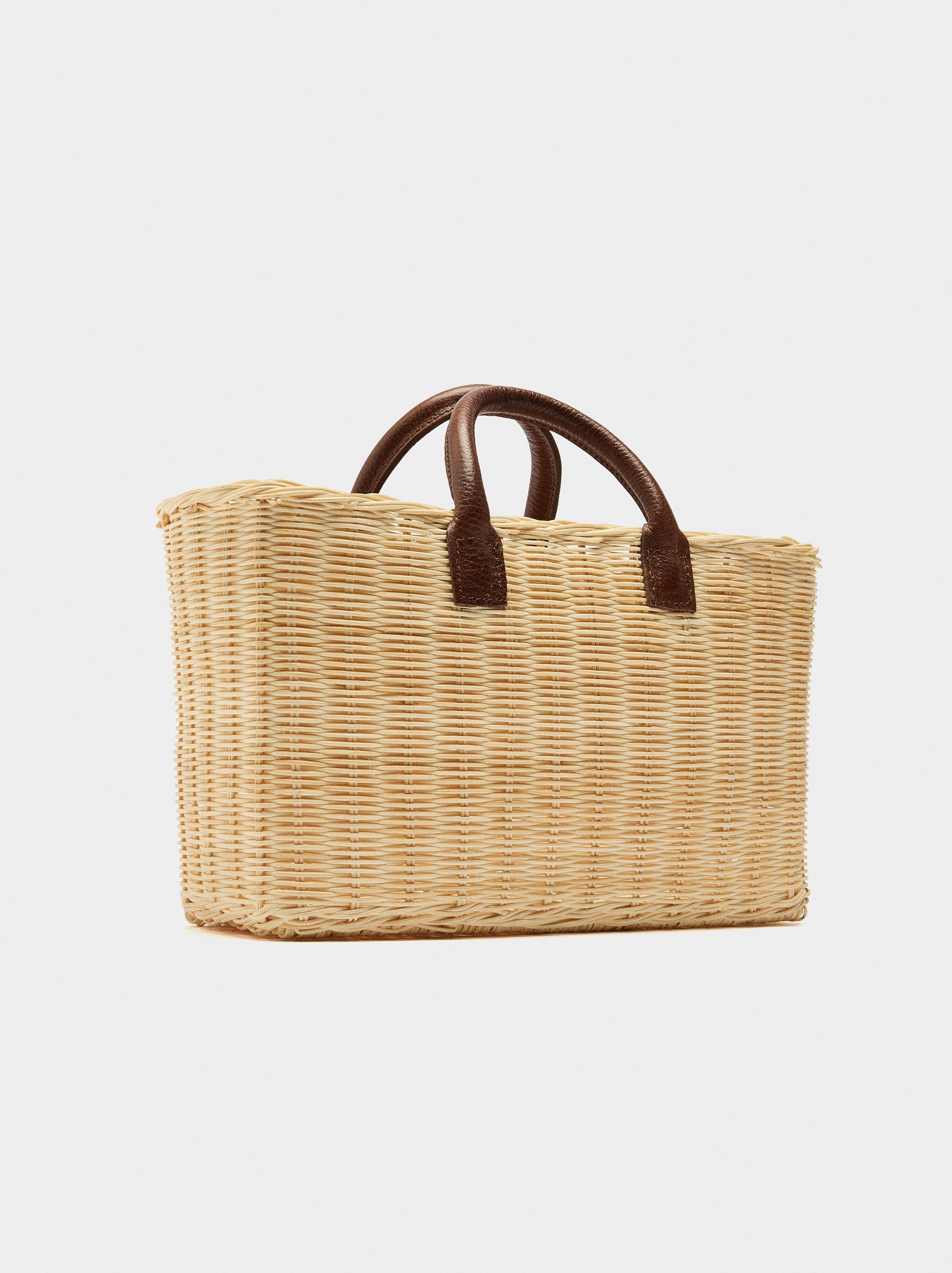 Rattan basket with leather details image number 3.0