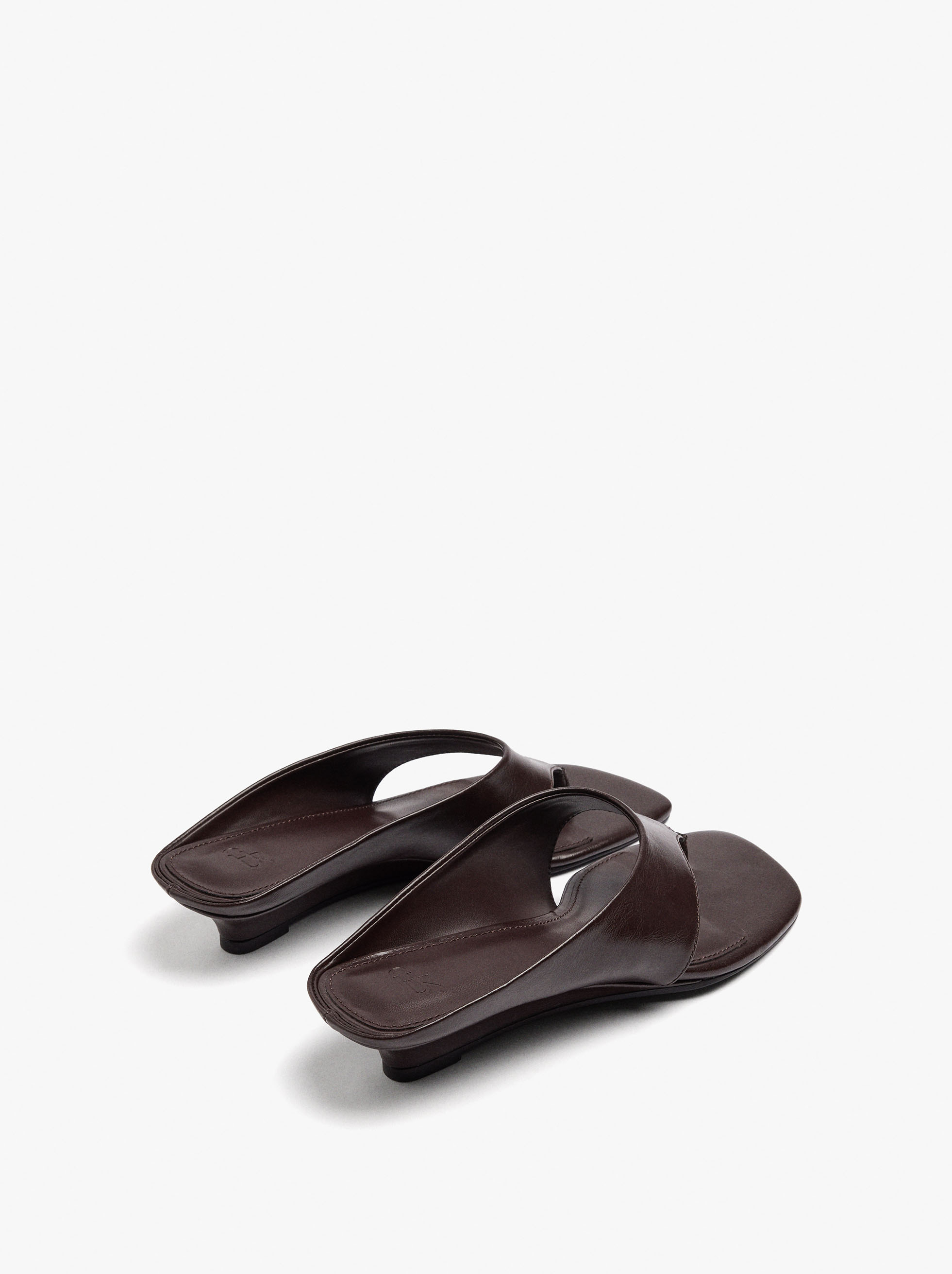 Sandals with wedge image number 4.0
