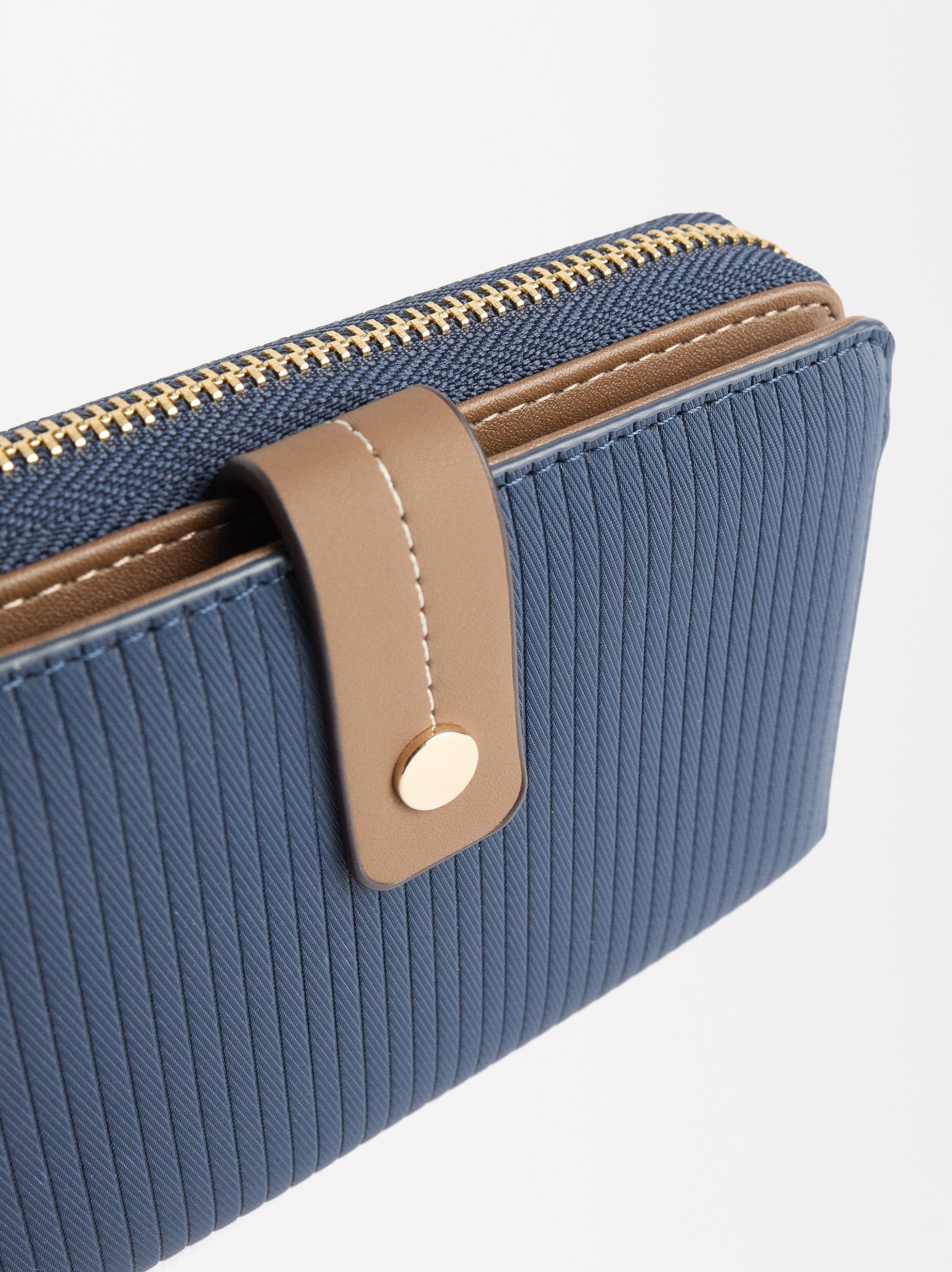 Textured wallet image number 1.0