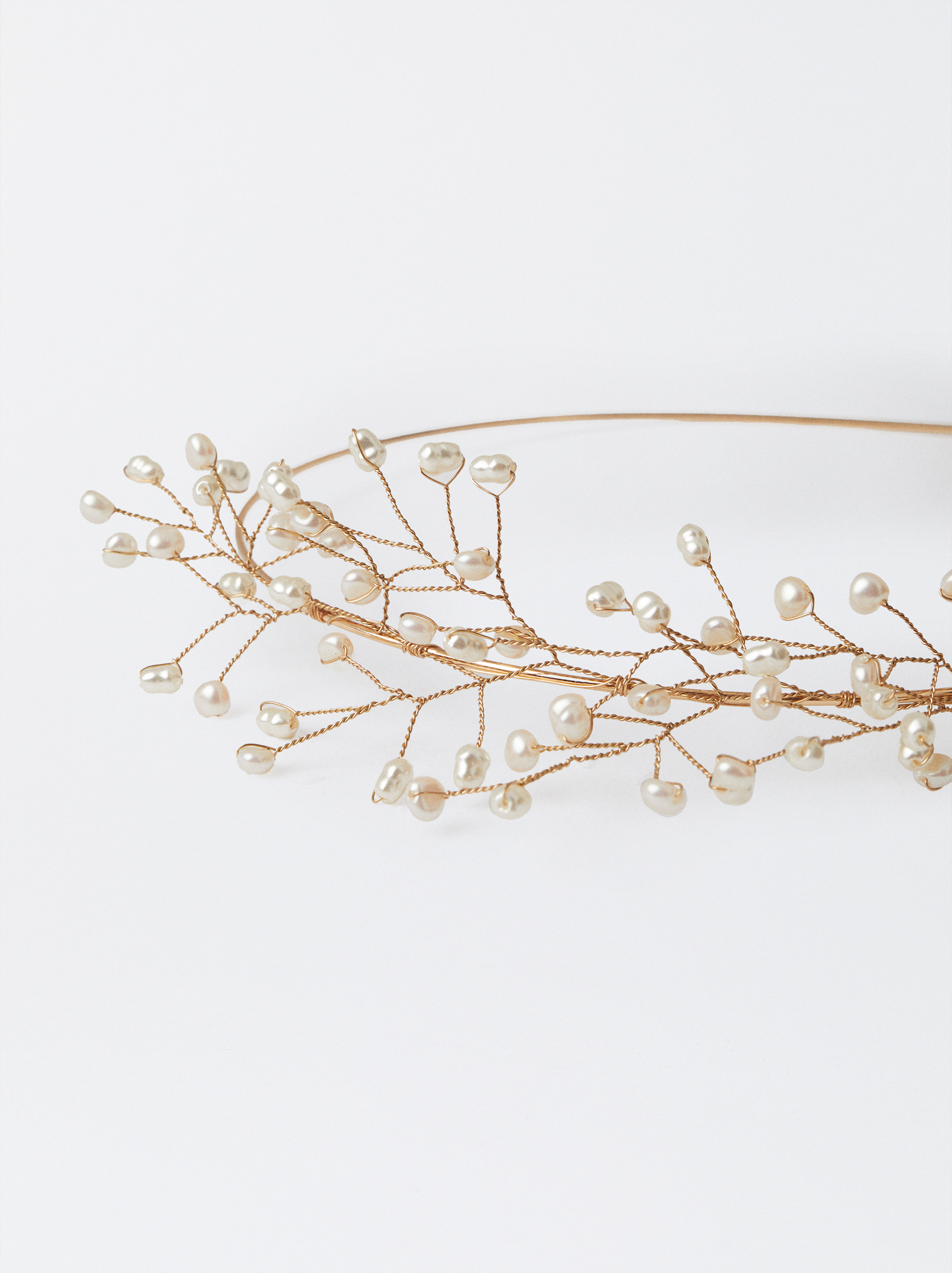 Thin Headband With Pearls image number 3.0