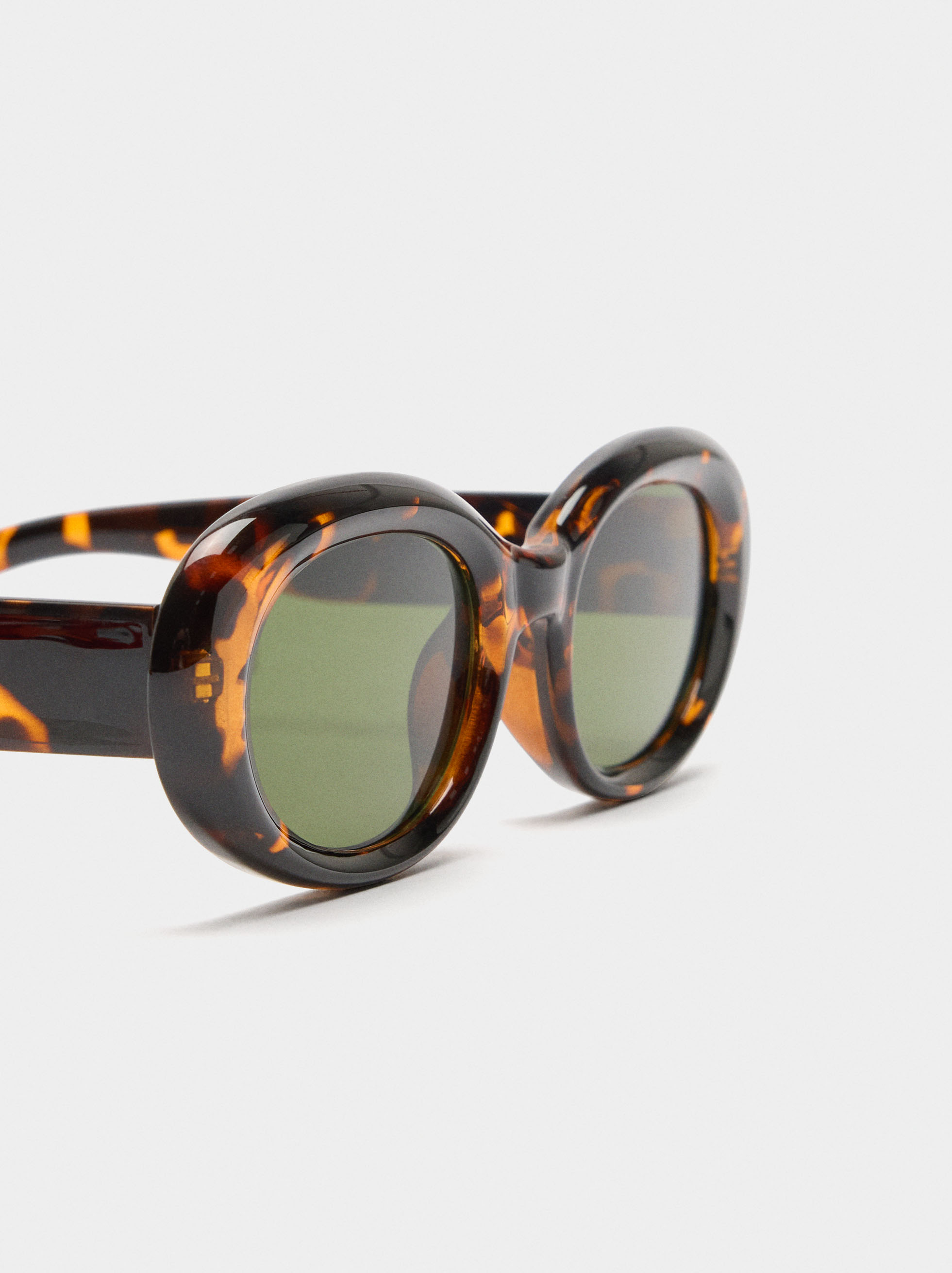 Oval sunglasses image number 1.0