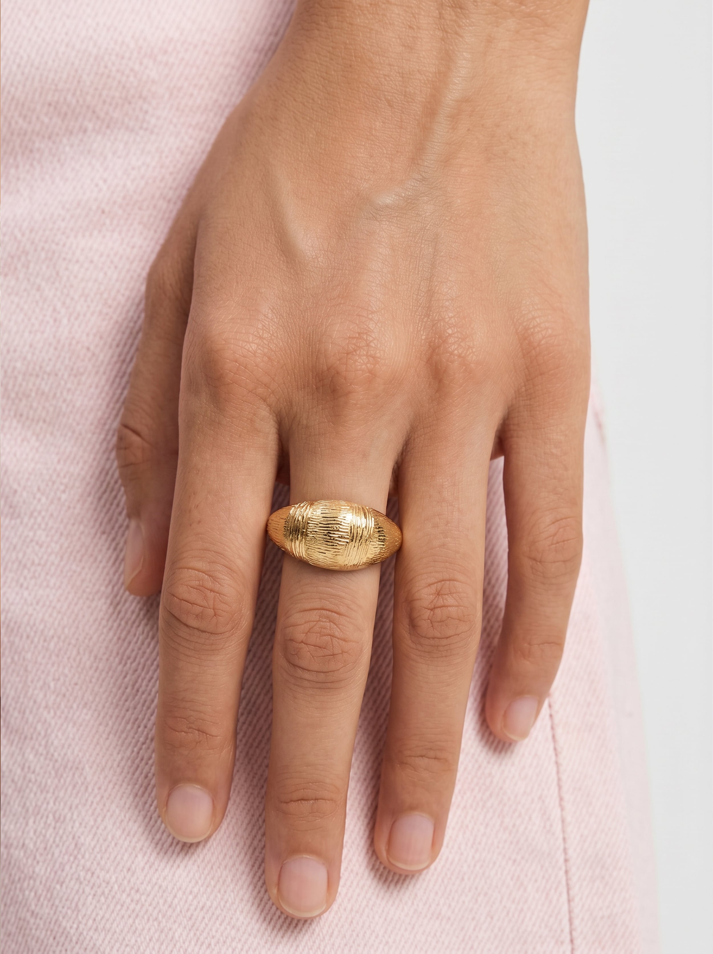 Bague arrondi avec rayures image number 1.0