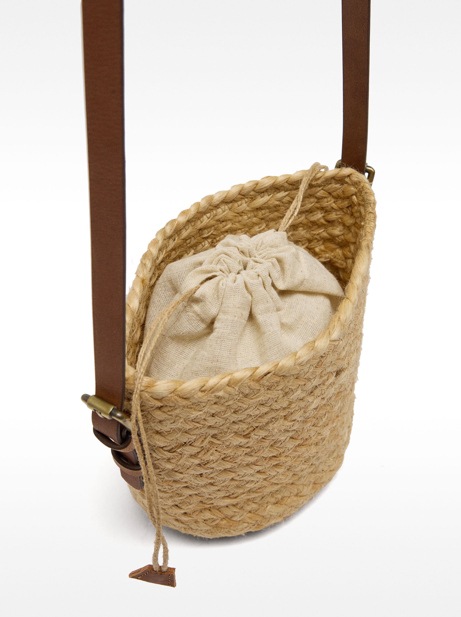 Bucket bag in jute image number 2.0