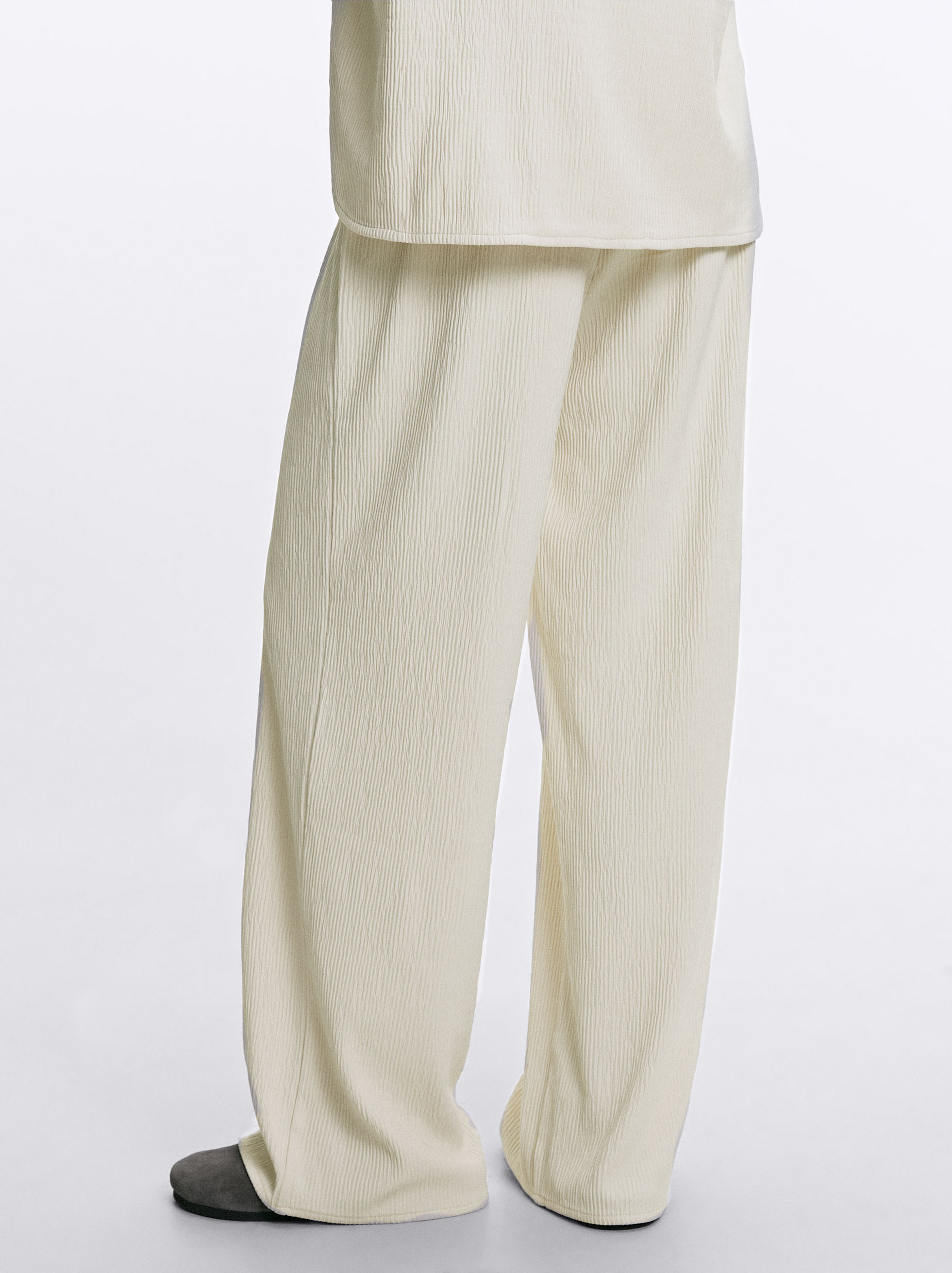 Loose-Fitting Trousers With Elastic Waistband image number 4.0