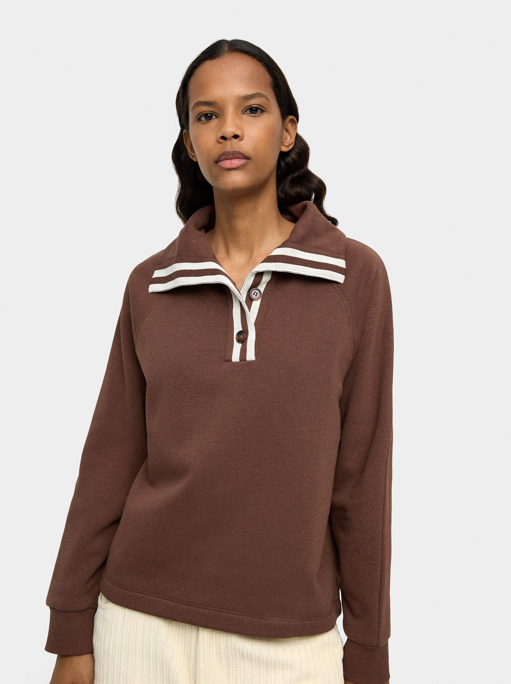 Sweatshirt col polo en rayures image number 1.0