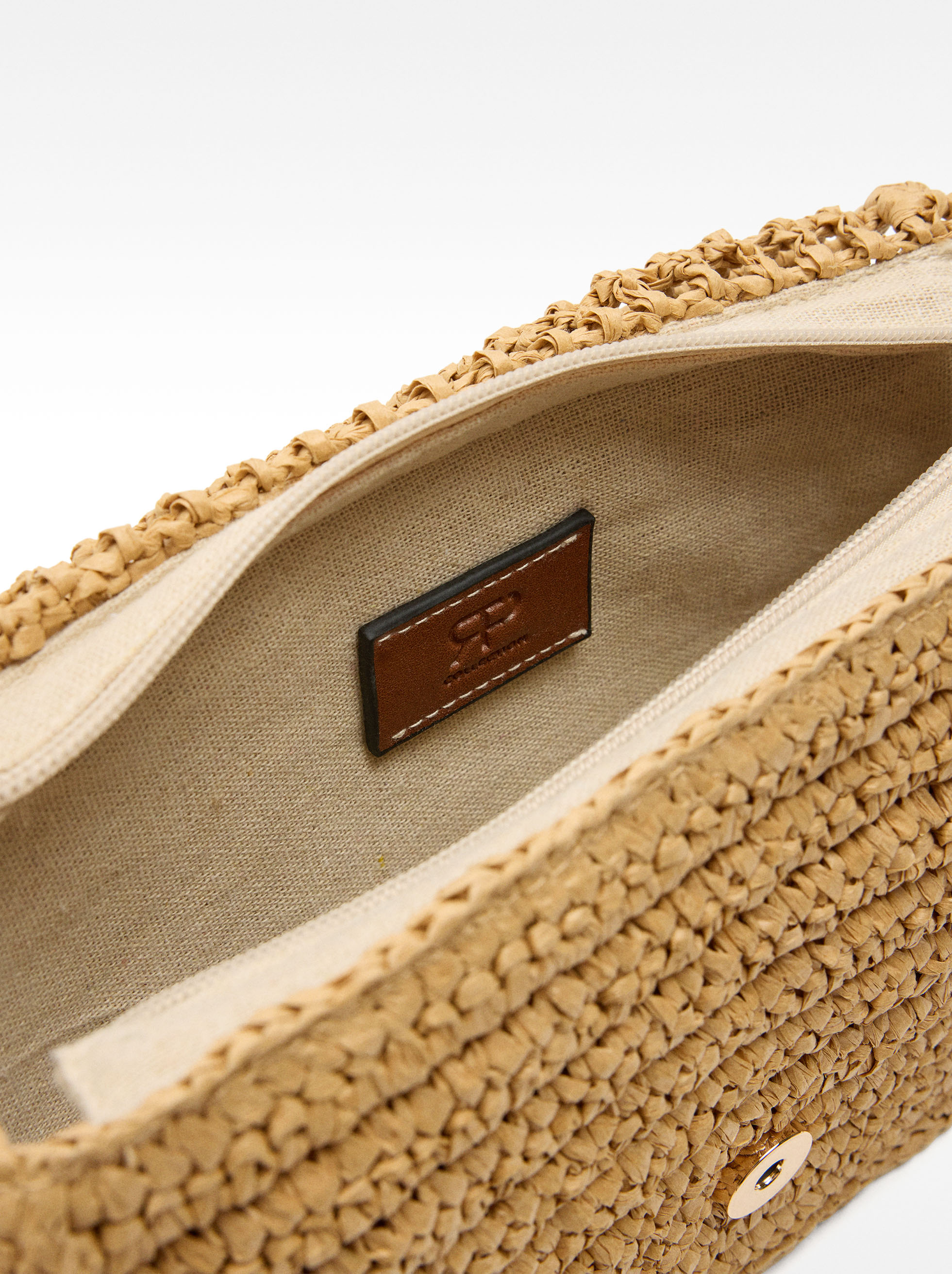 Straw-effect crossbody bag with flap closure image number 4.0