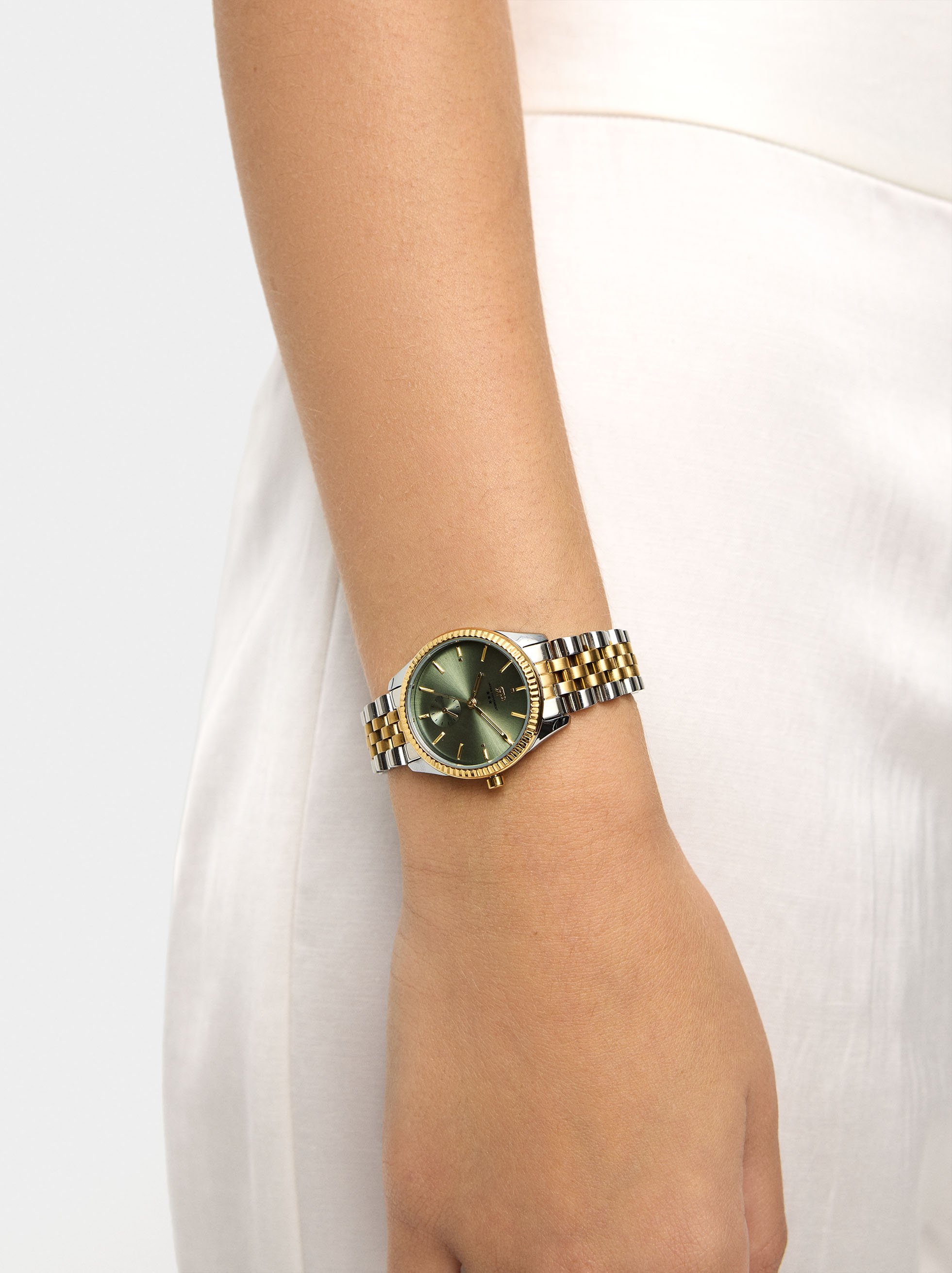 Round watch with stainless steel bracelet image number 1.0