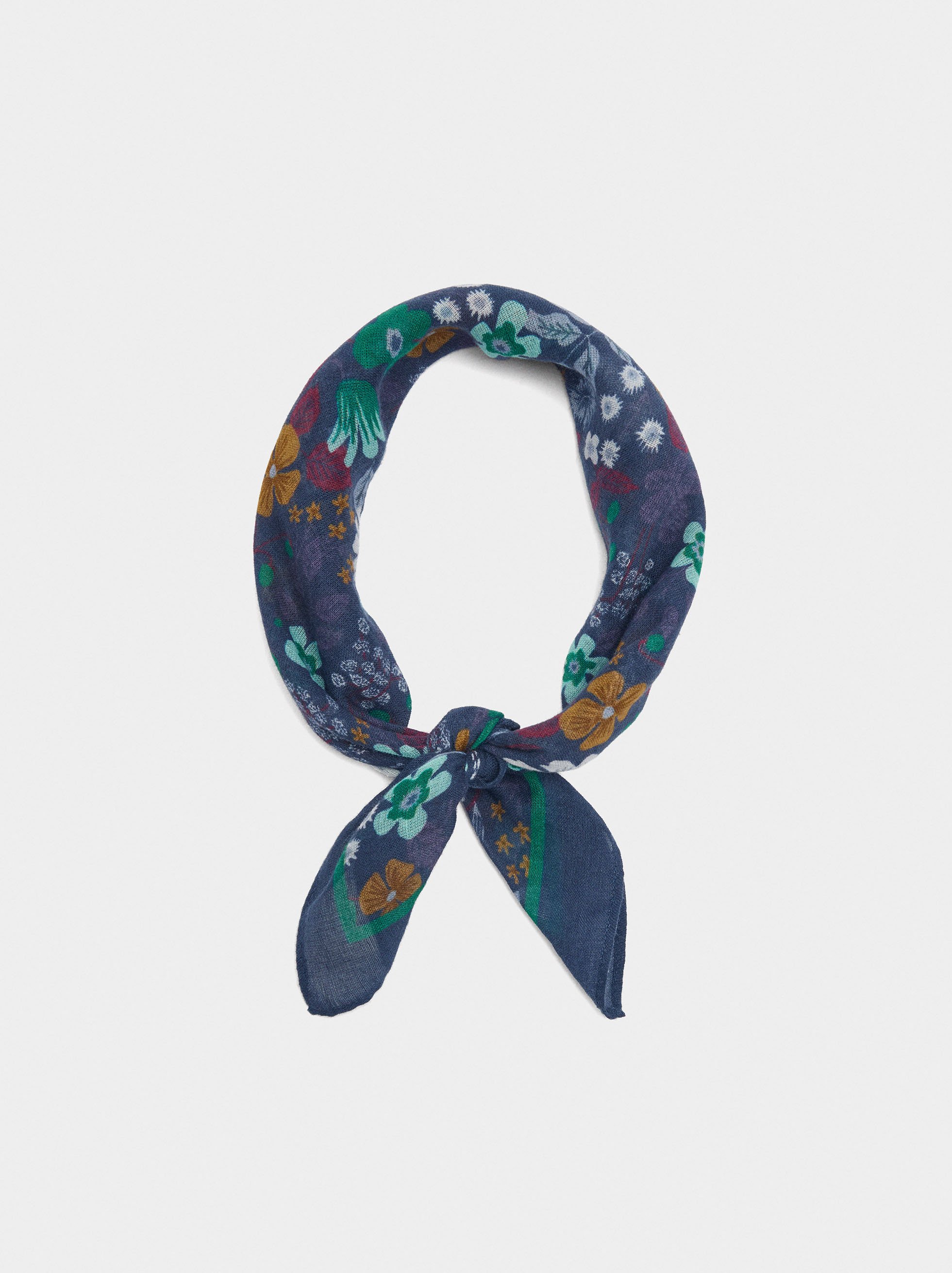 Pa&ntilde;uelo cuadrado estampado 100% algod&oacute;n image number 1.0