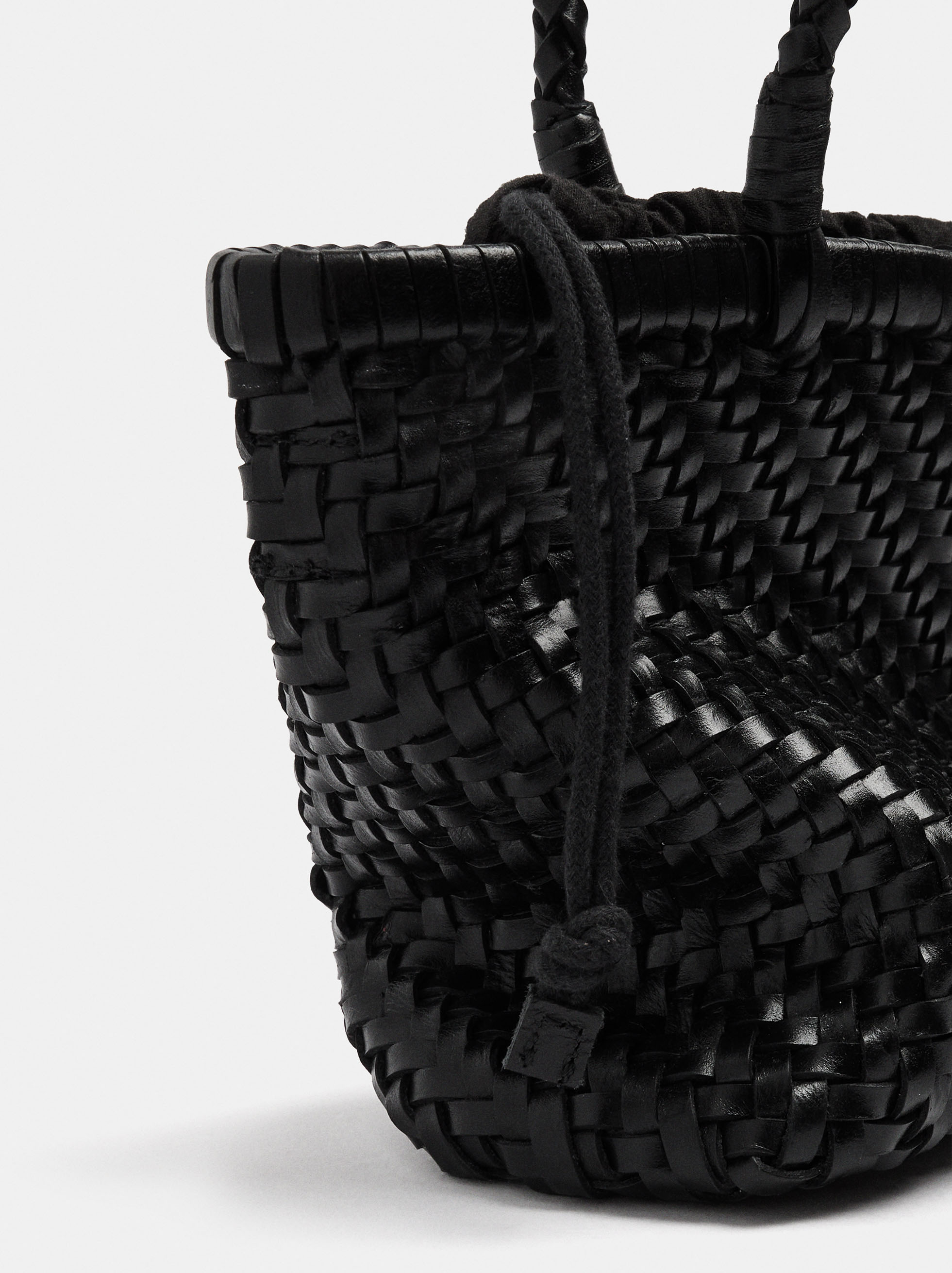Bossa tote de pell trenada image number 3.0