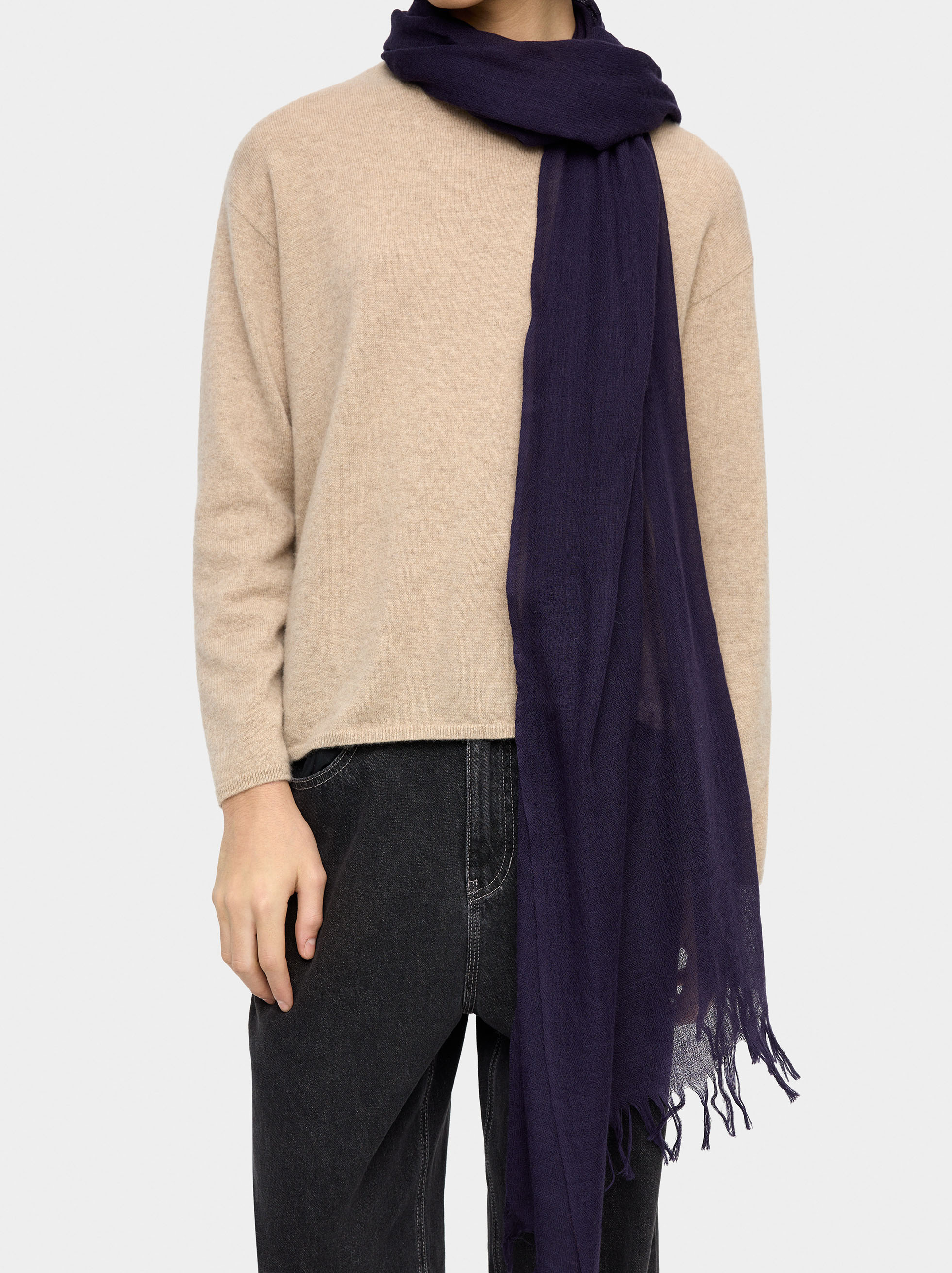Wool pashmina with fringes image number 1.0