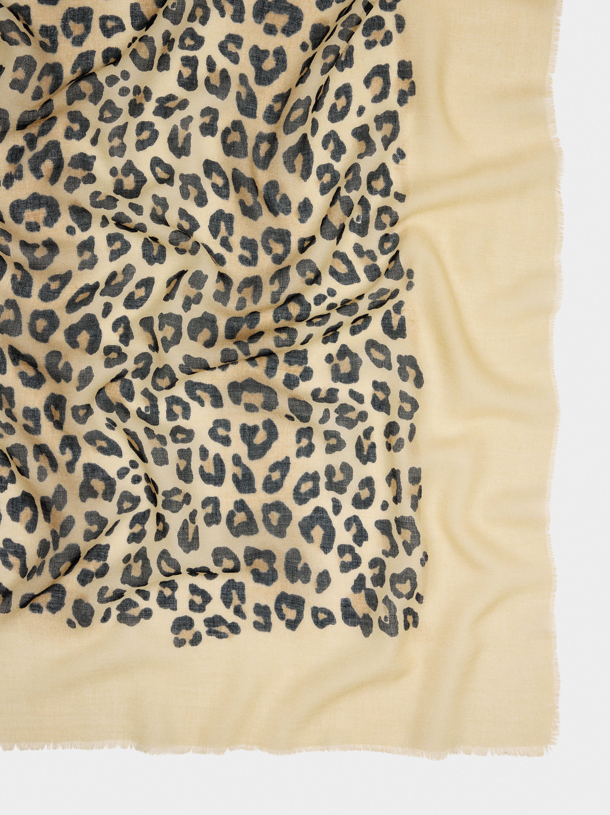 Scarf with animal print image number 1.0