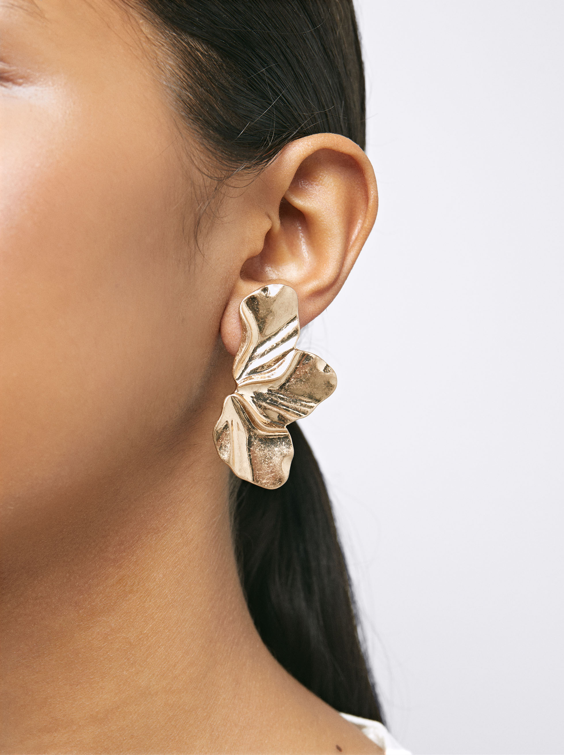 Medium flower earrings image number 1.0