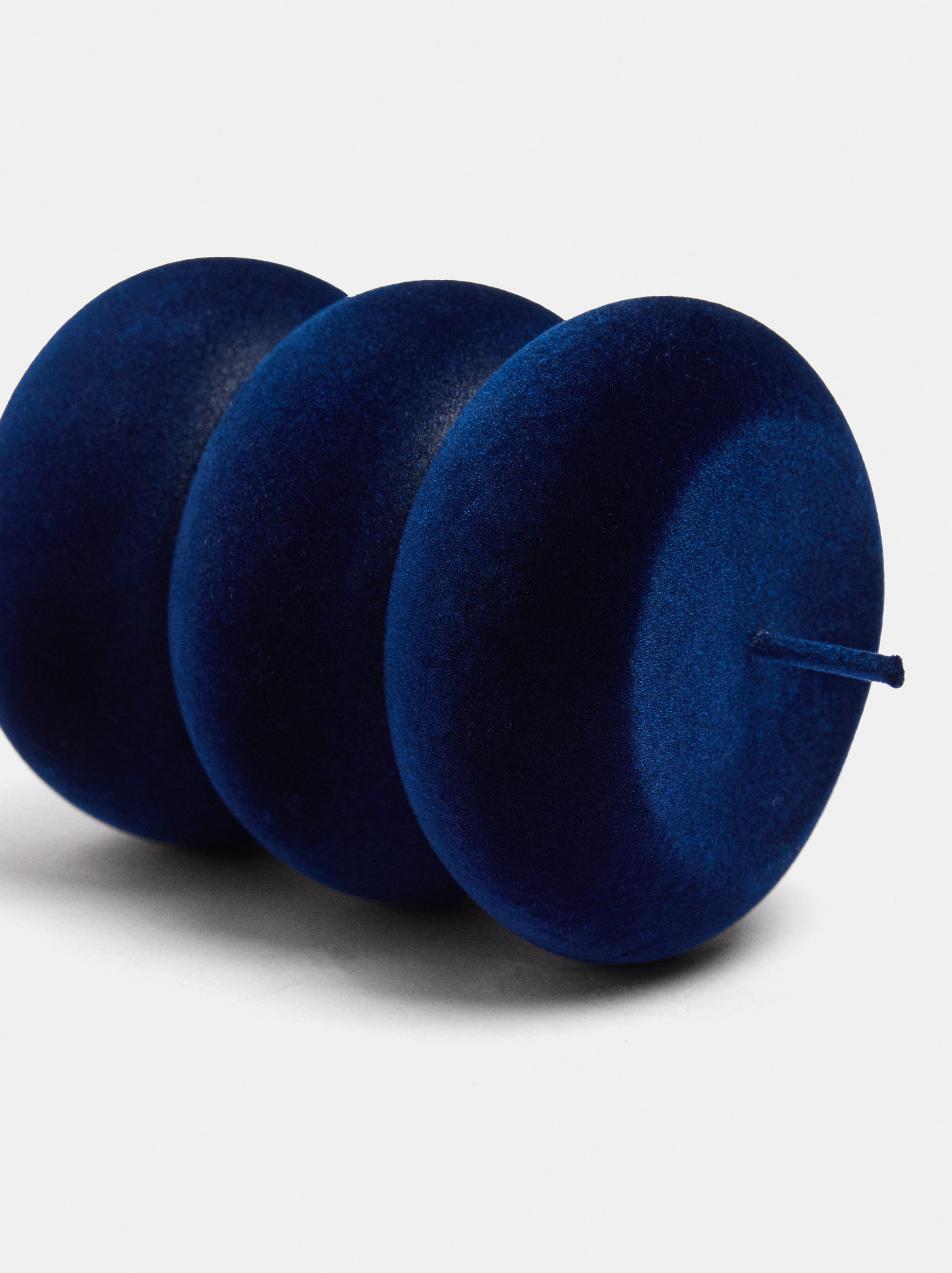 Decorative candle with velvety texture image number 2.0