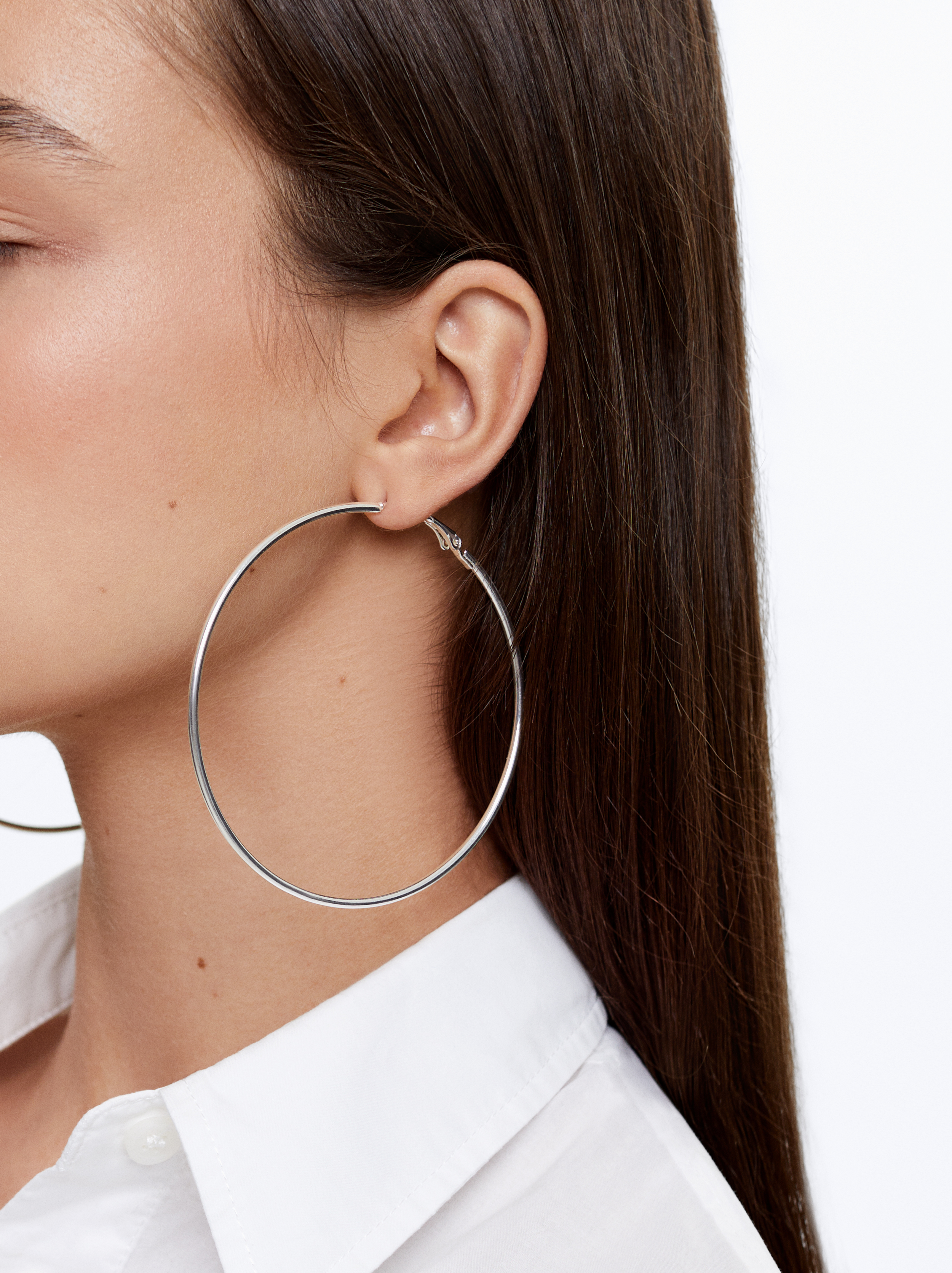 Basic Large Hoop Earrings image number 1.0